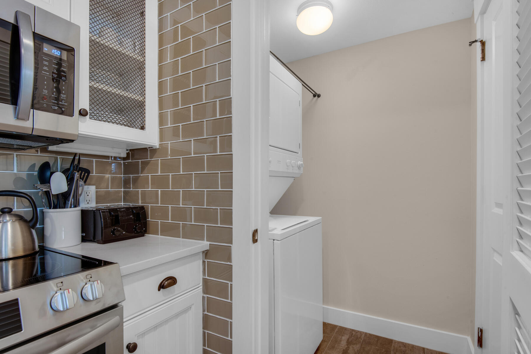 9200 Baytowne Wharf Boulevard, 545/547