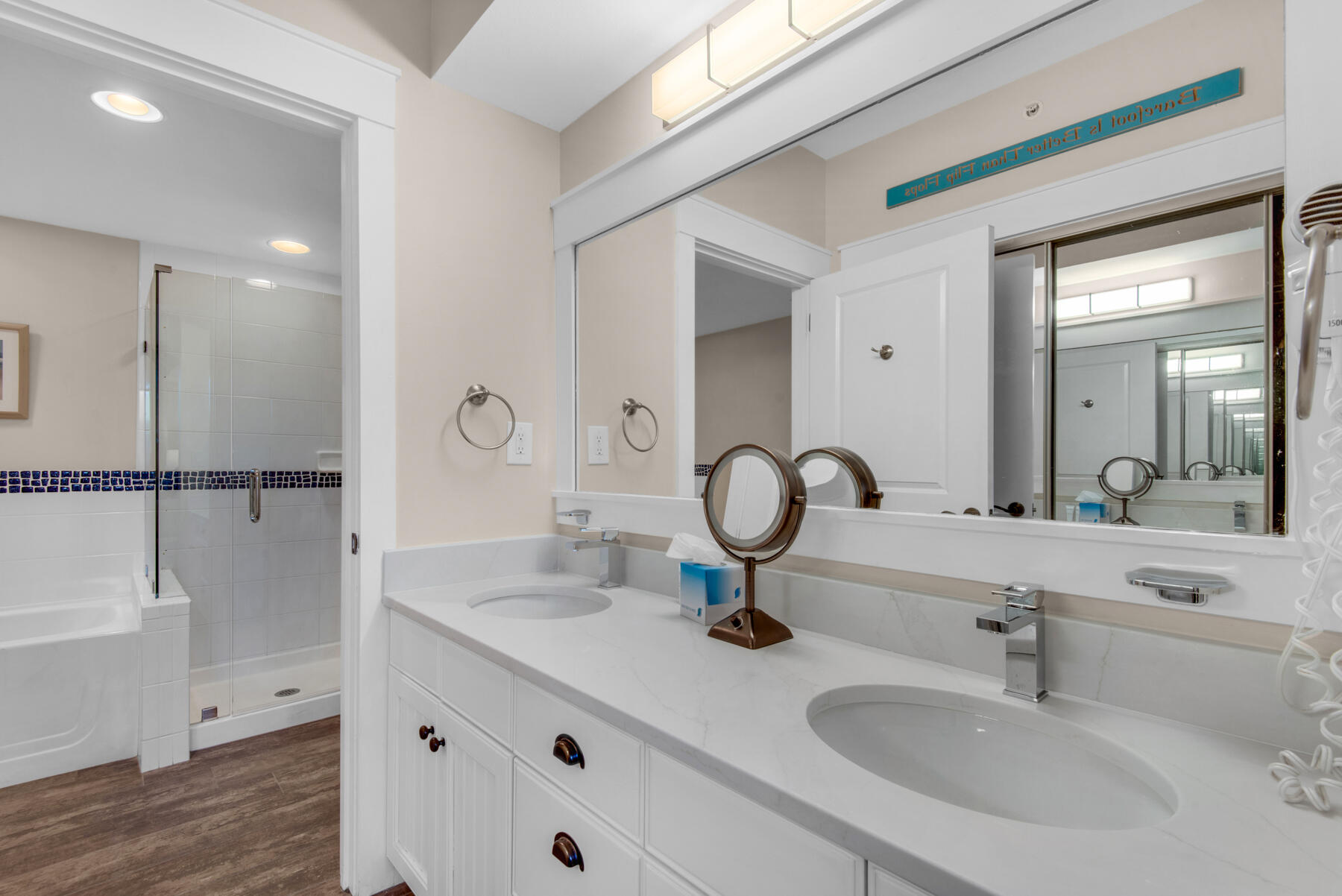 9200 Baytowne Wharf Boulevard, 545/547