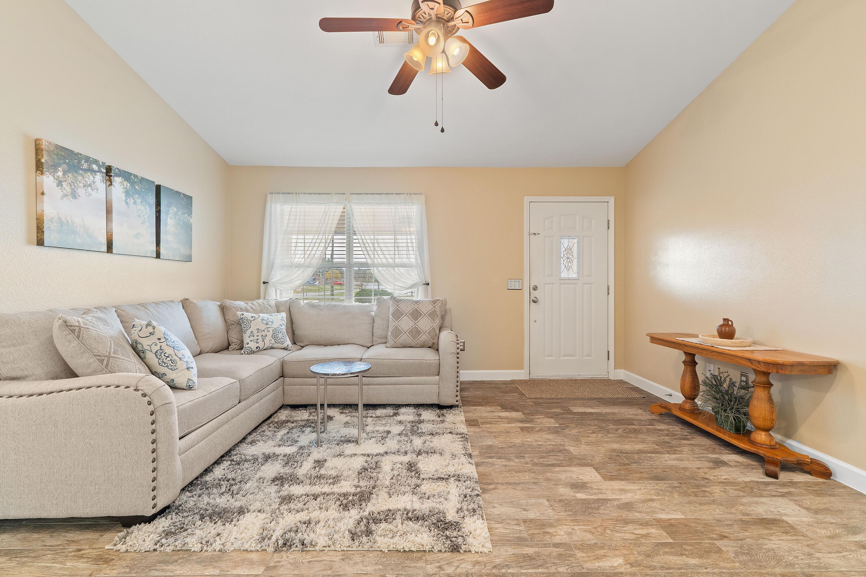 2217 Las Vegas Trail