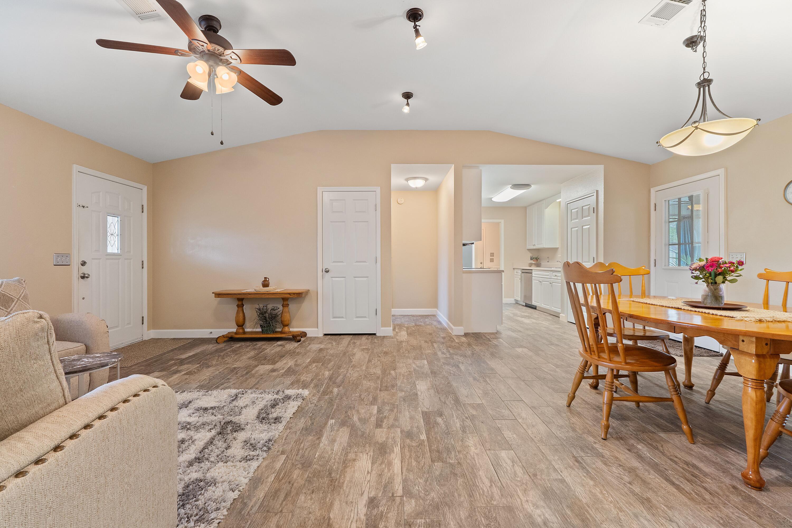 2217 Las Vegas Trail