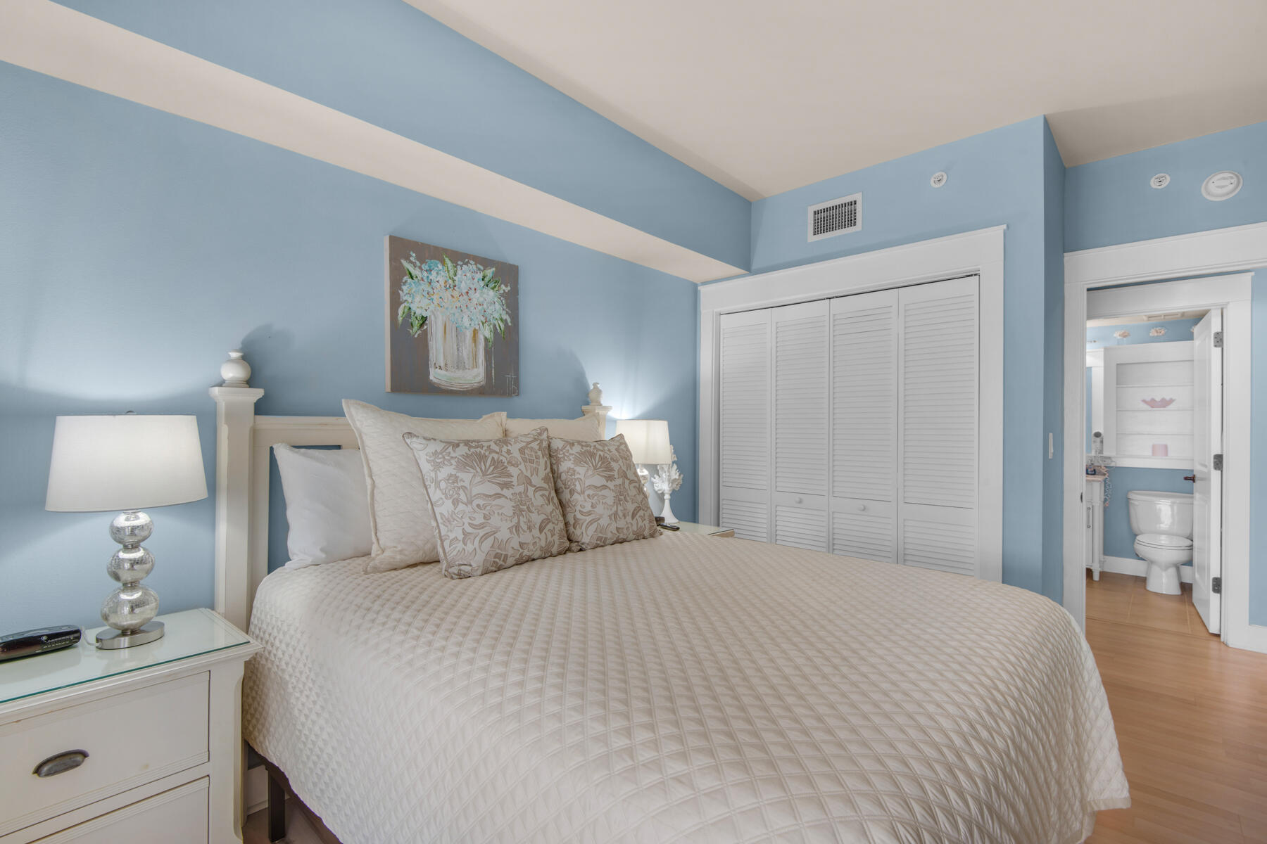 9100 Baytowne Wharf Boulevard, 270/272