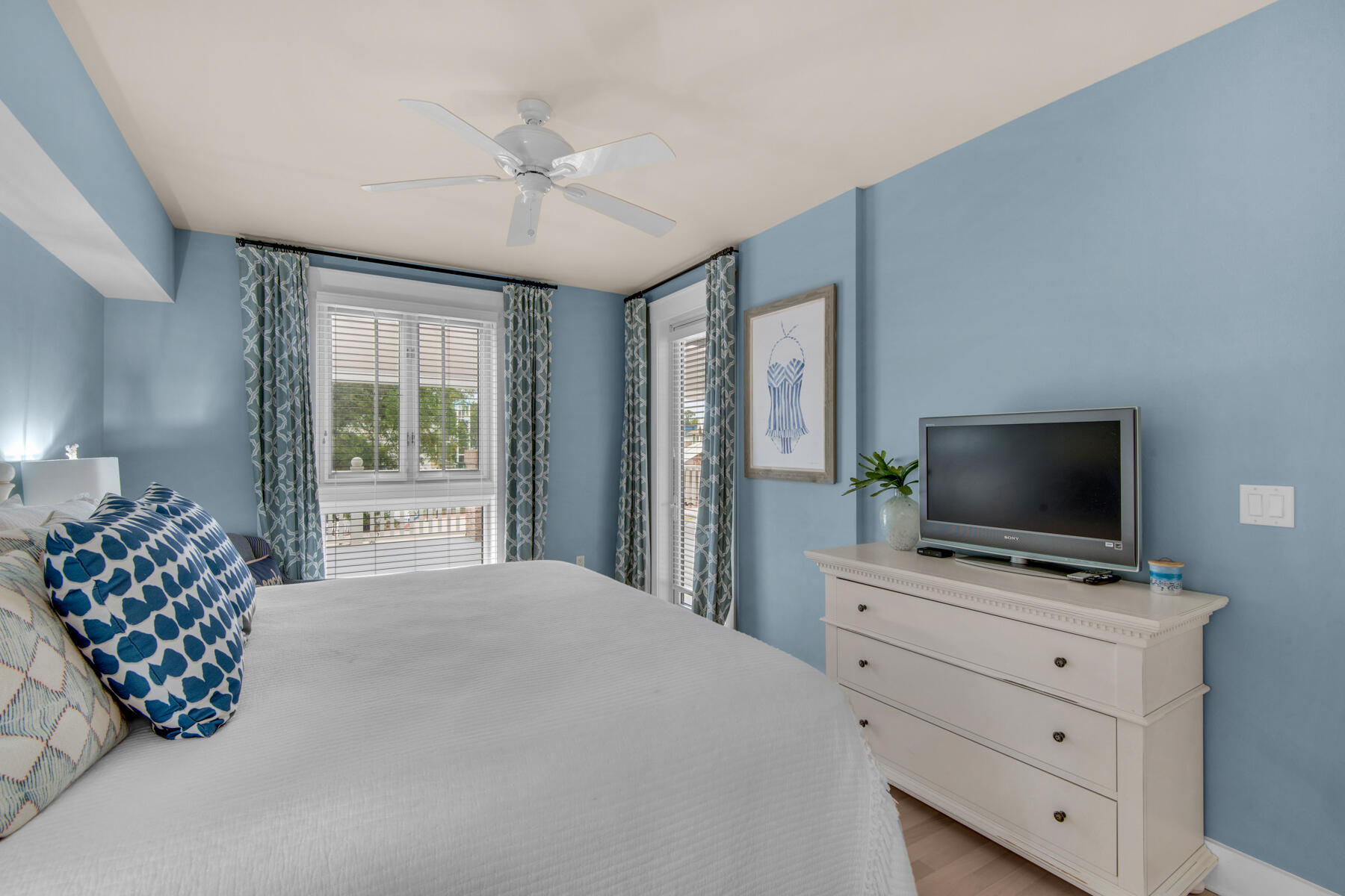 9100 Baytowne Wharf Boulevard, 270/272