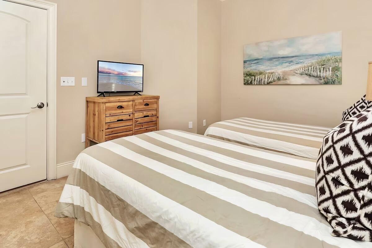 2421 W CO HWY 30A, G101