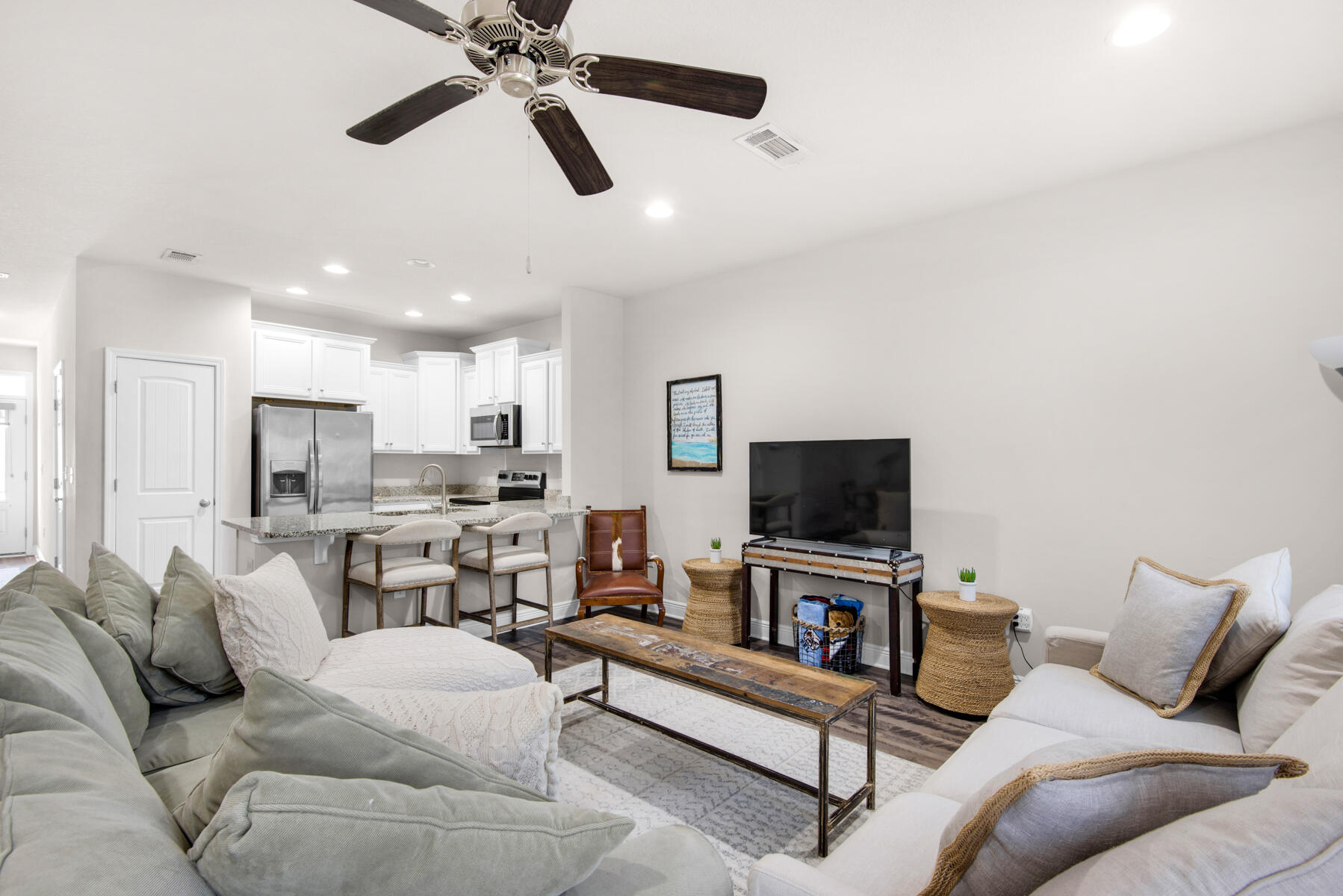 25 Crossing Lane, UNIT B