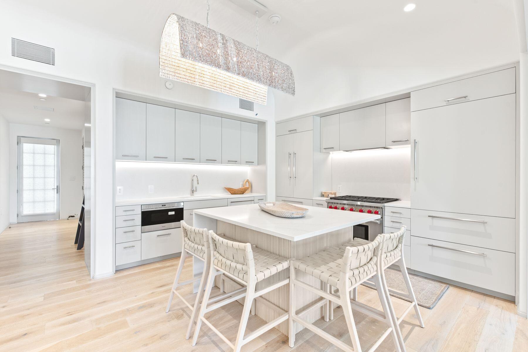 45 W Solaire Way, 103