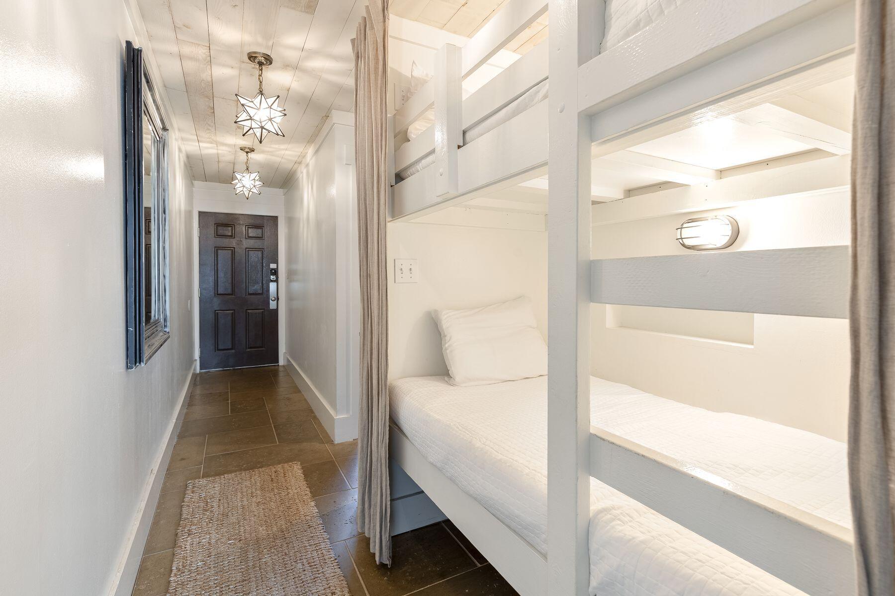 3692 E County Highway 30A, Unit 16