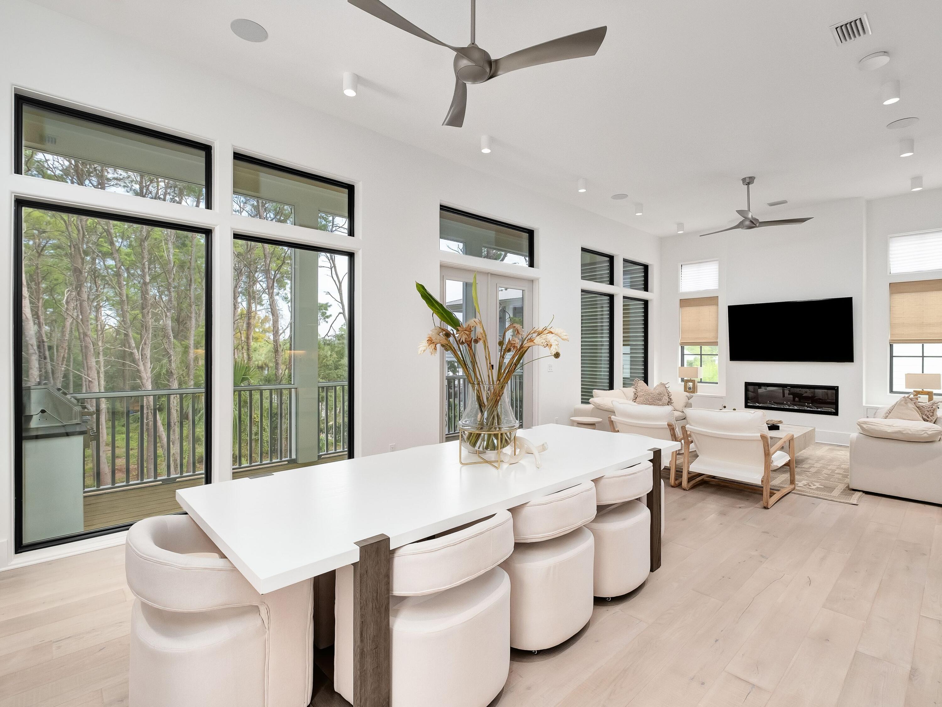 6 W Grande Pointe Drive