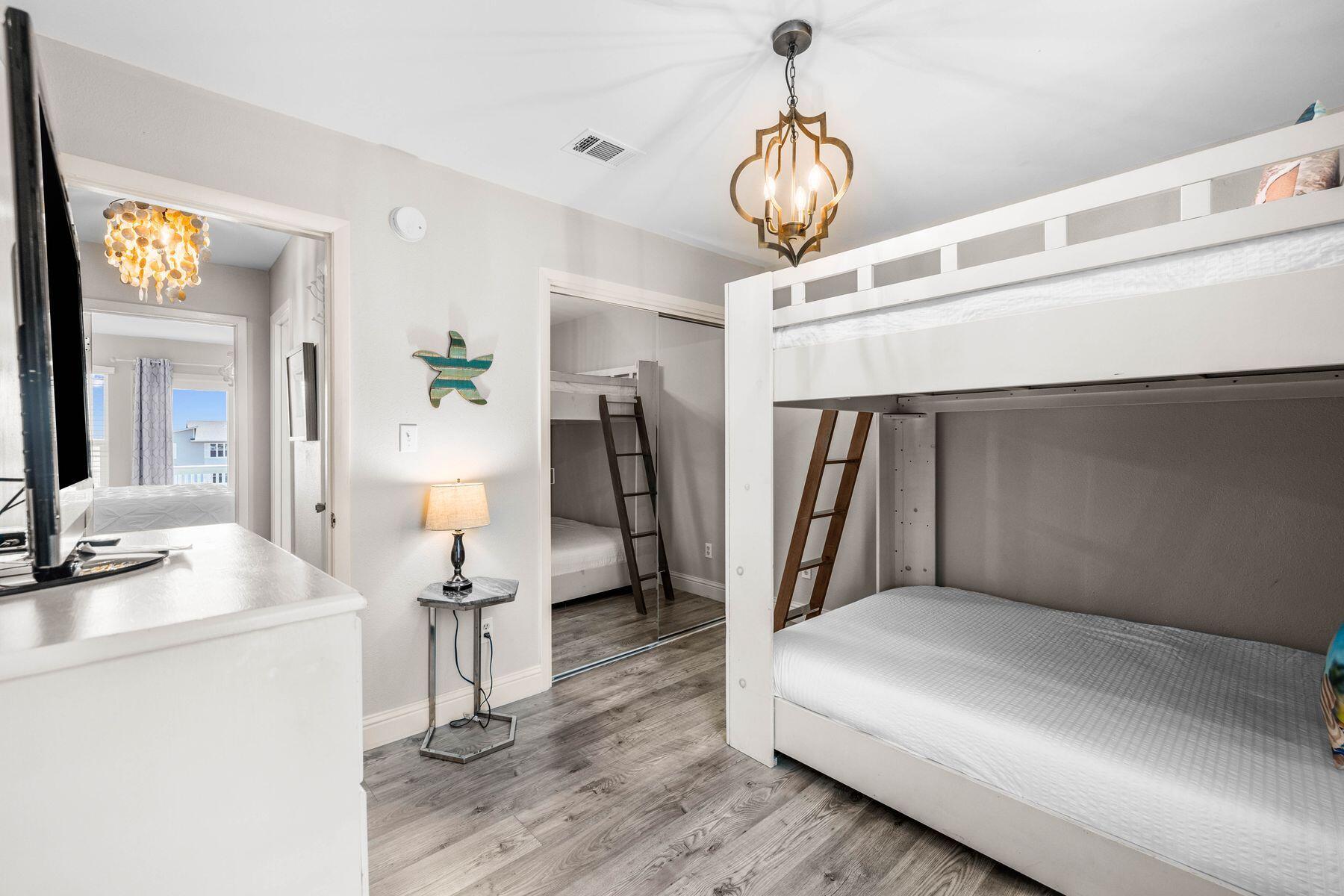 100 S Spooky Lane, UNIT 5A