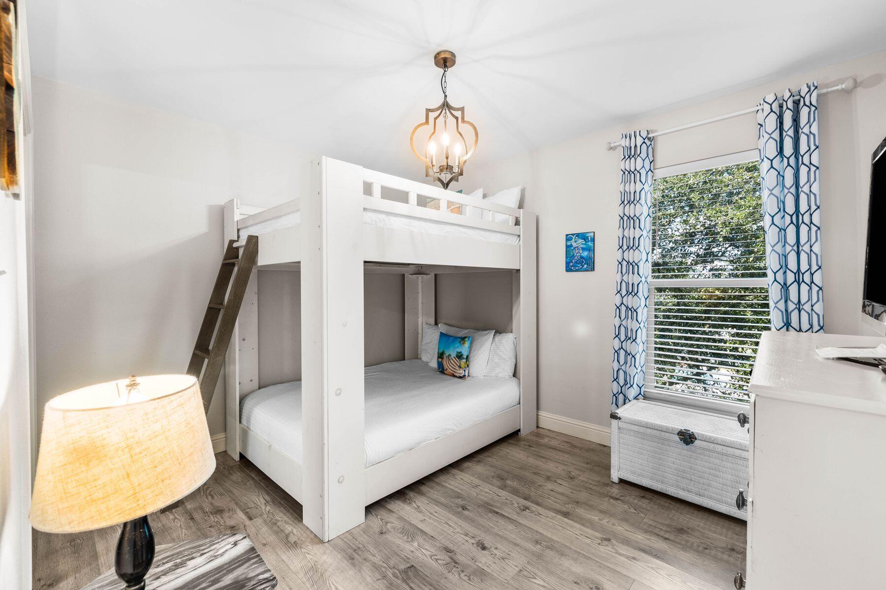 100 S Spooky Lane, UNIT 5A