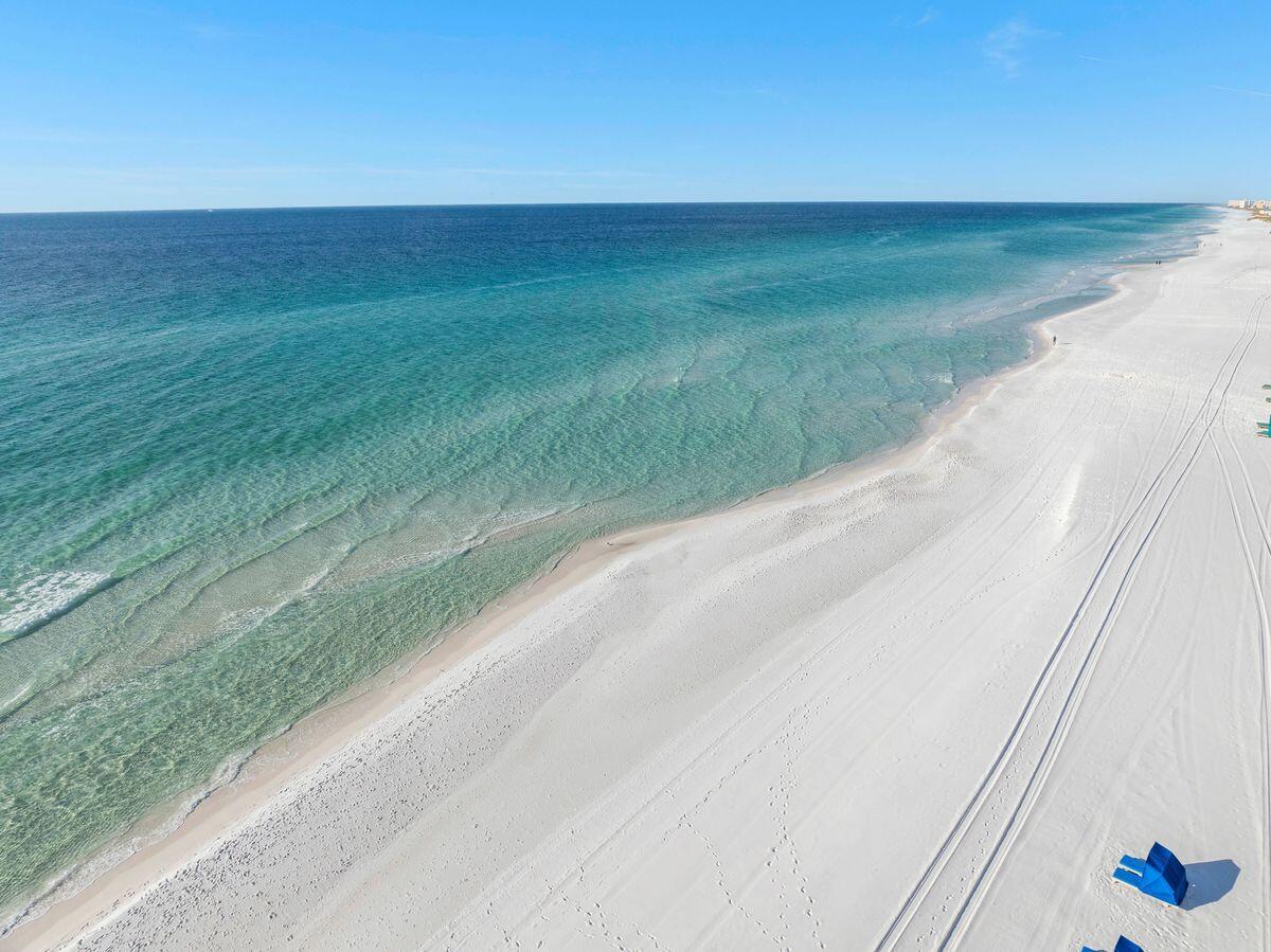 1050 East Highway 98, 906