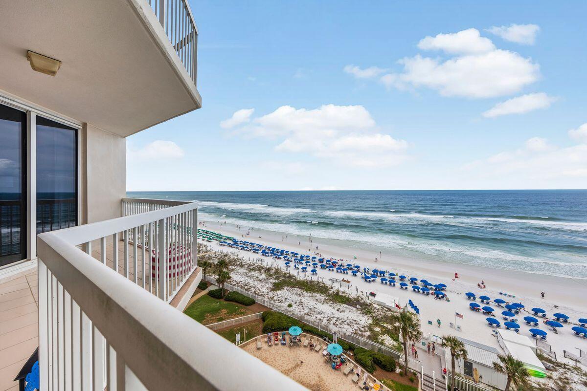 1050 East Highway 98, 906
