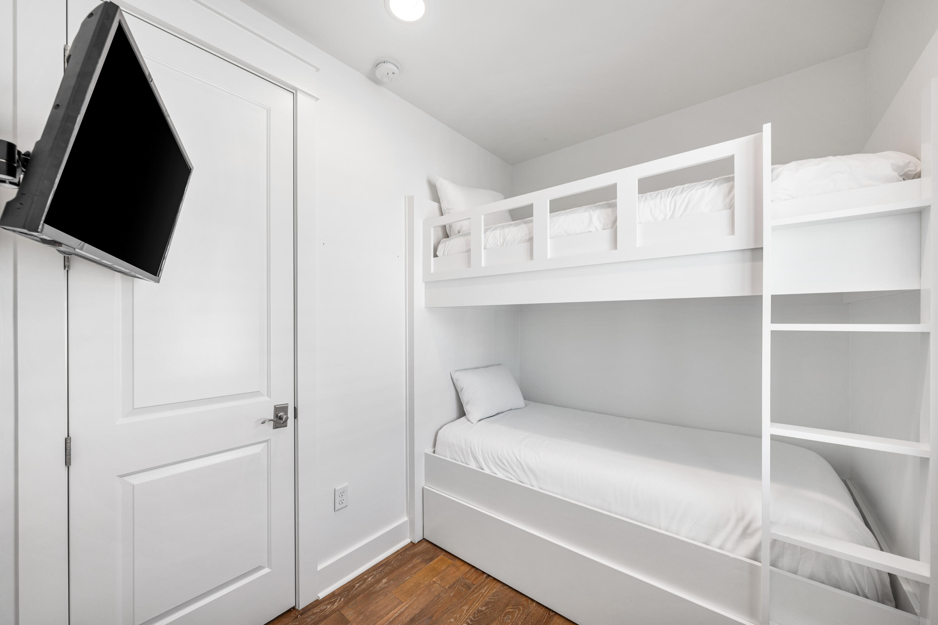 201 E Royal Fern Way