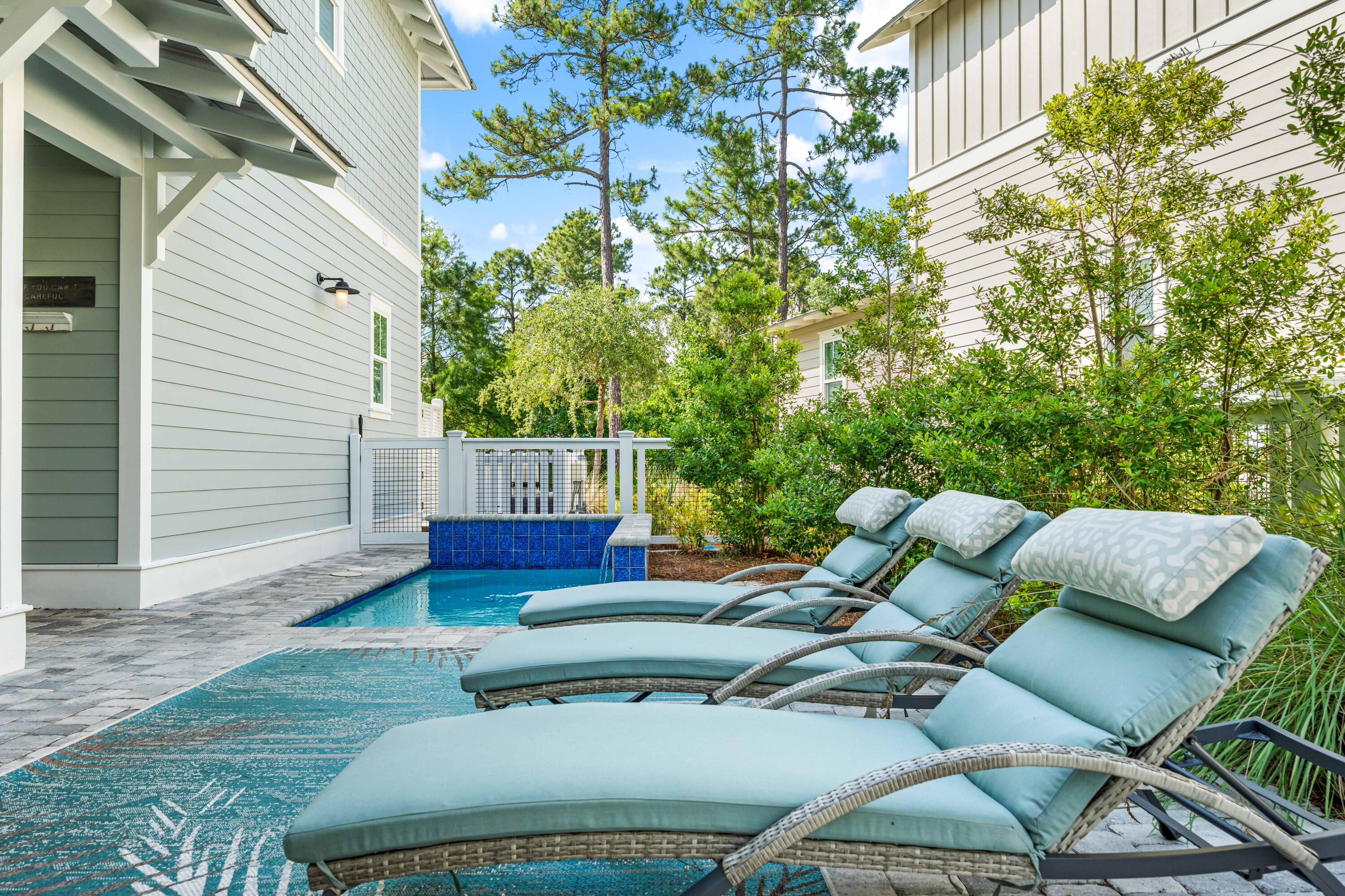 201 E Royal Fern Way