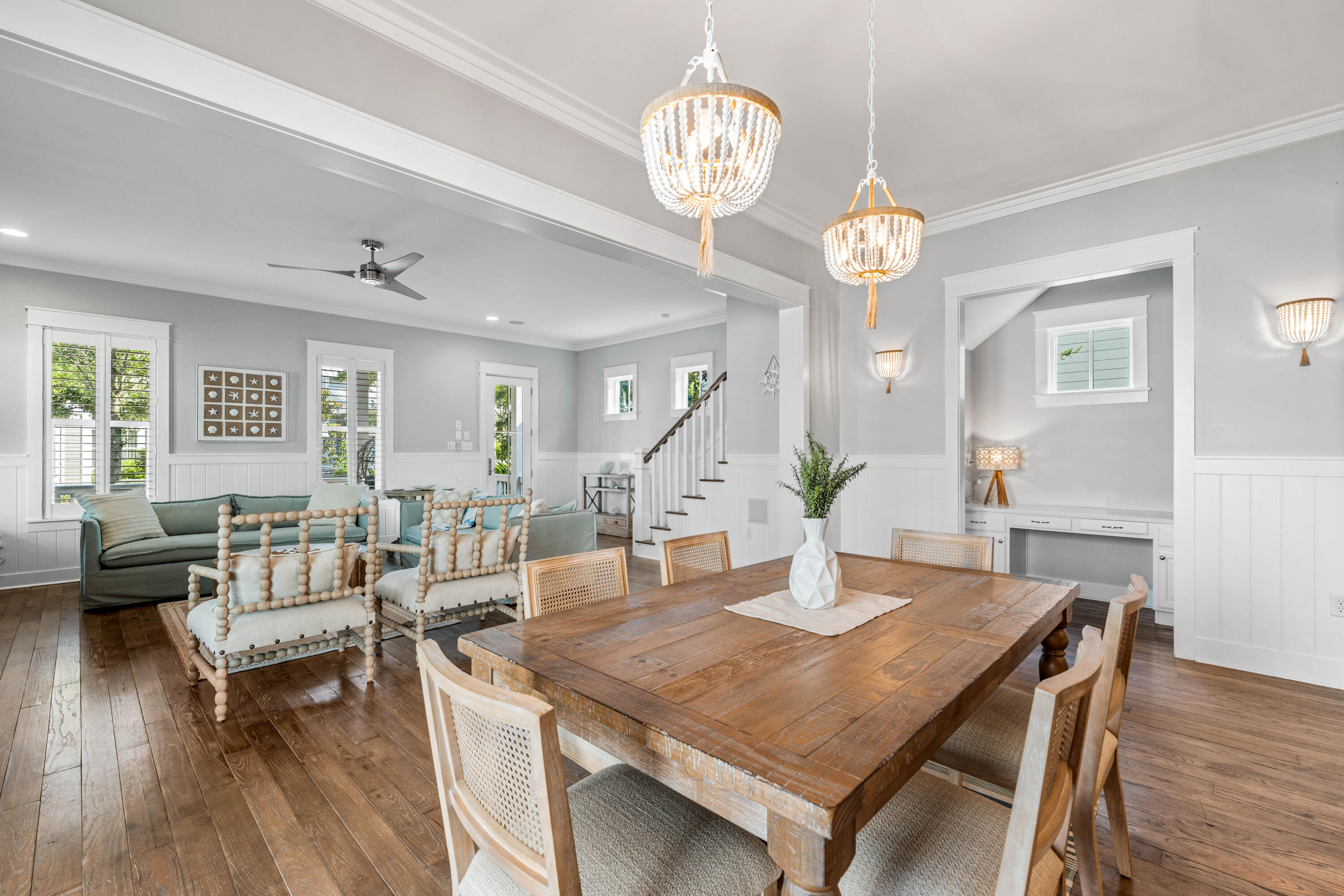 201 E Royal Fern Way