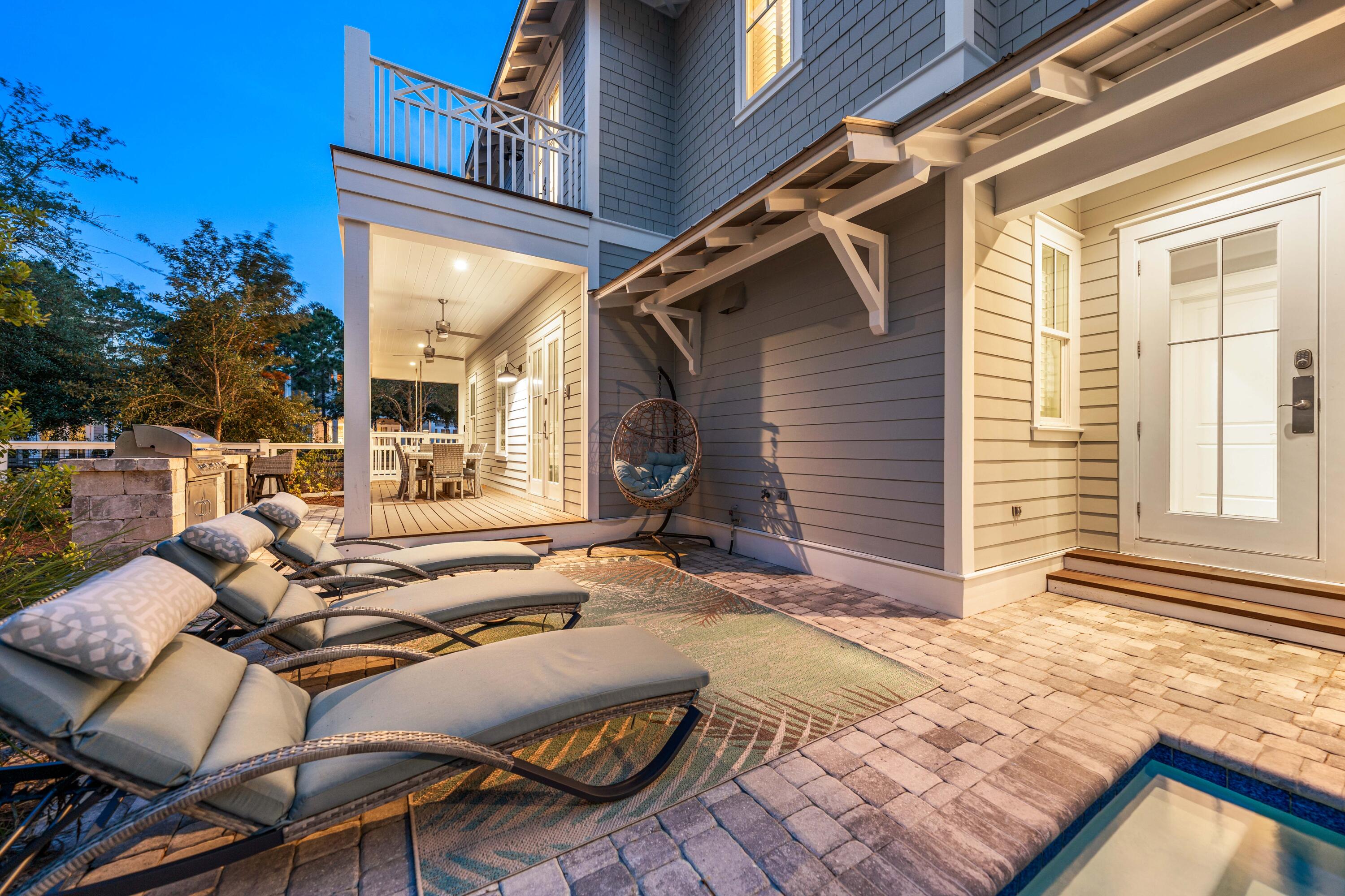 201 E Royal Fern Way