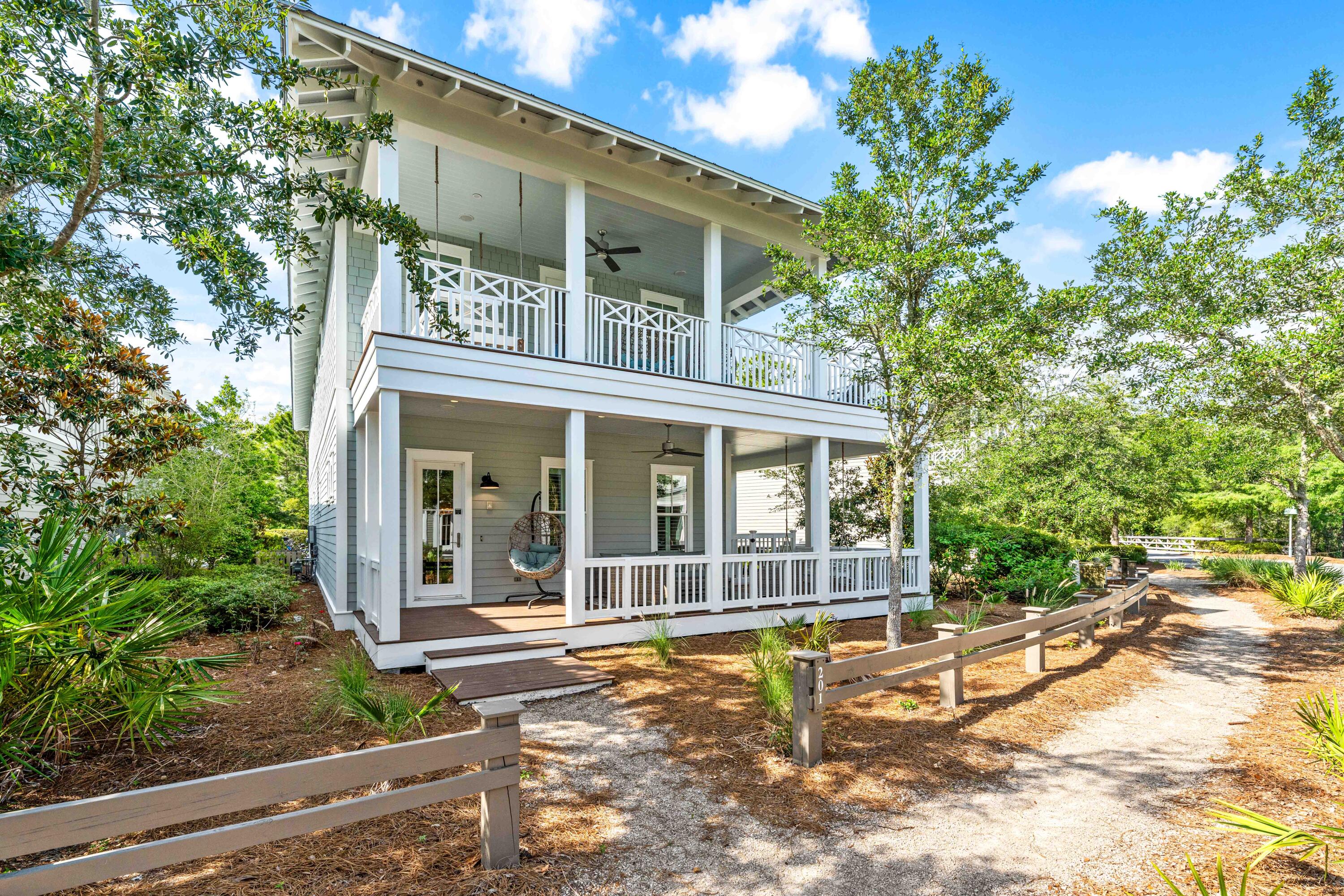 201 E Royal Fern Way