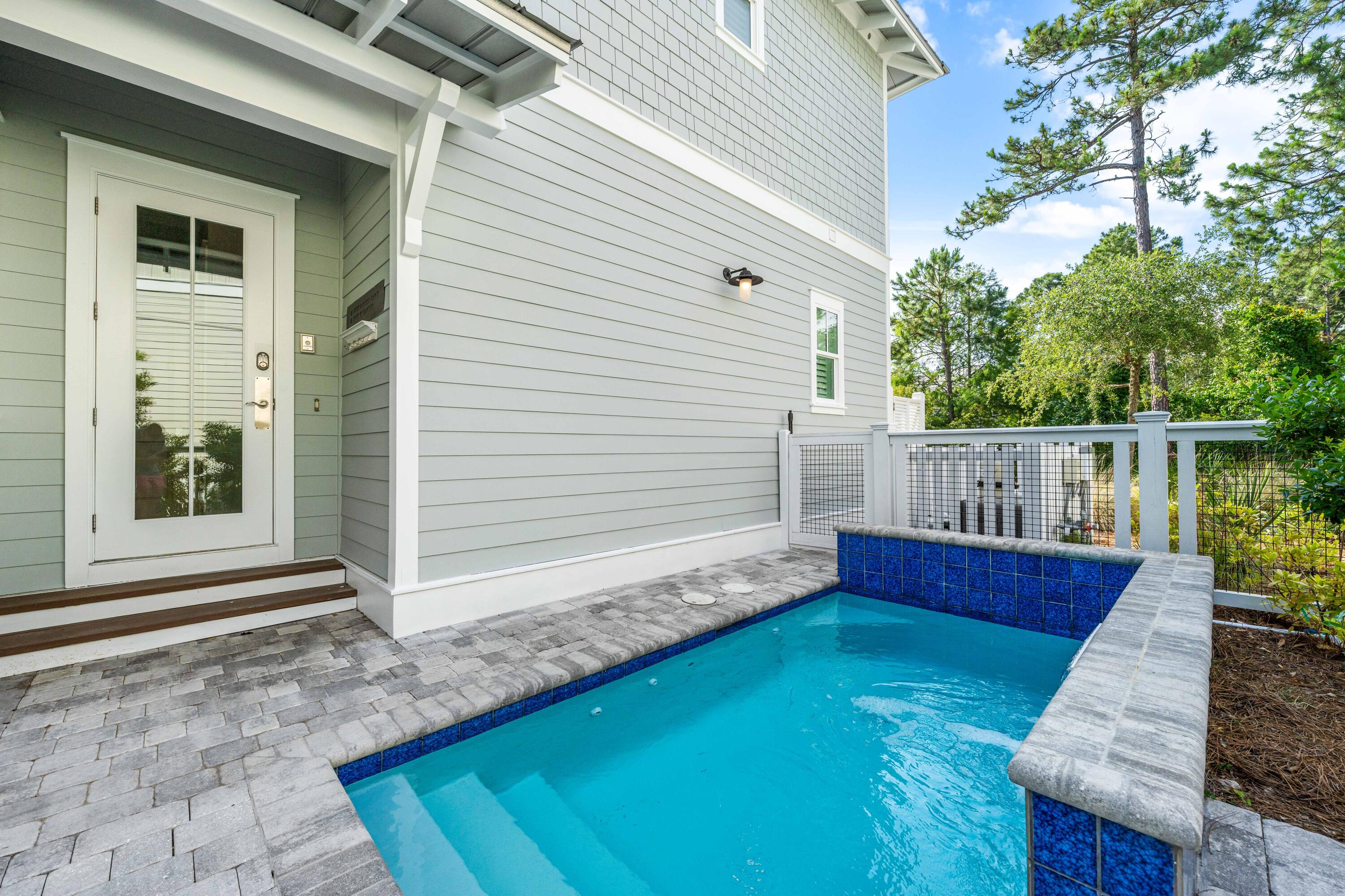 201 E Royal Fern Way