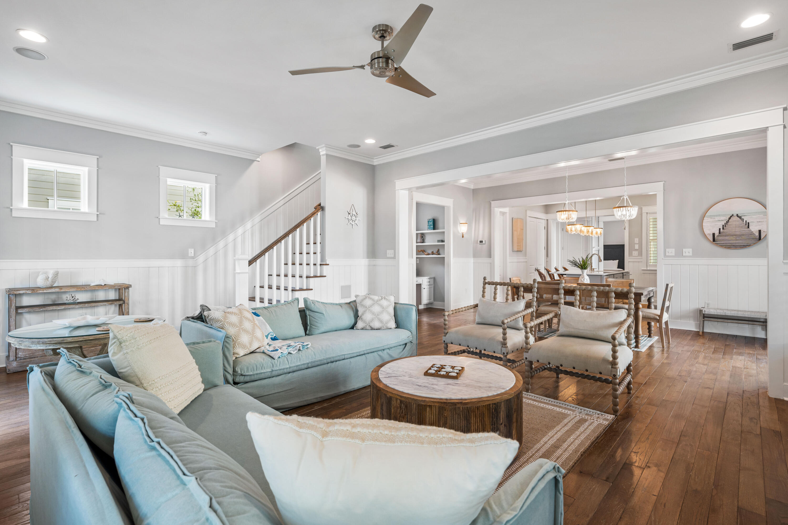 201 E Royal Fern Way