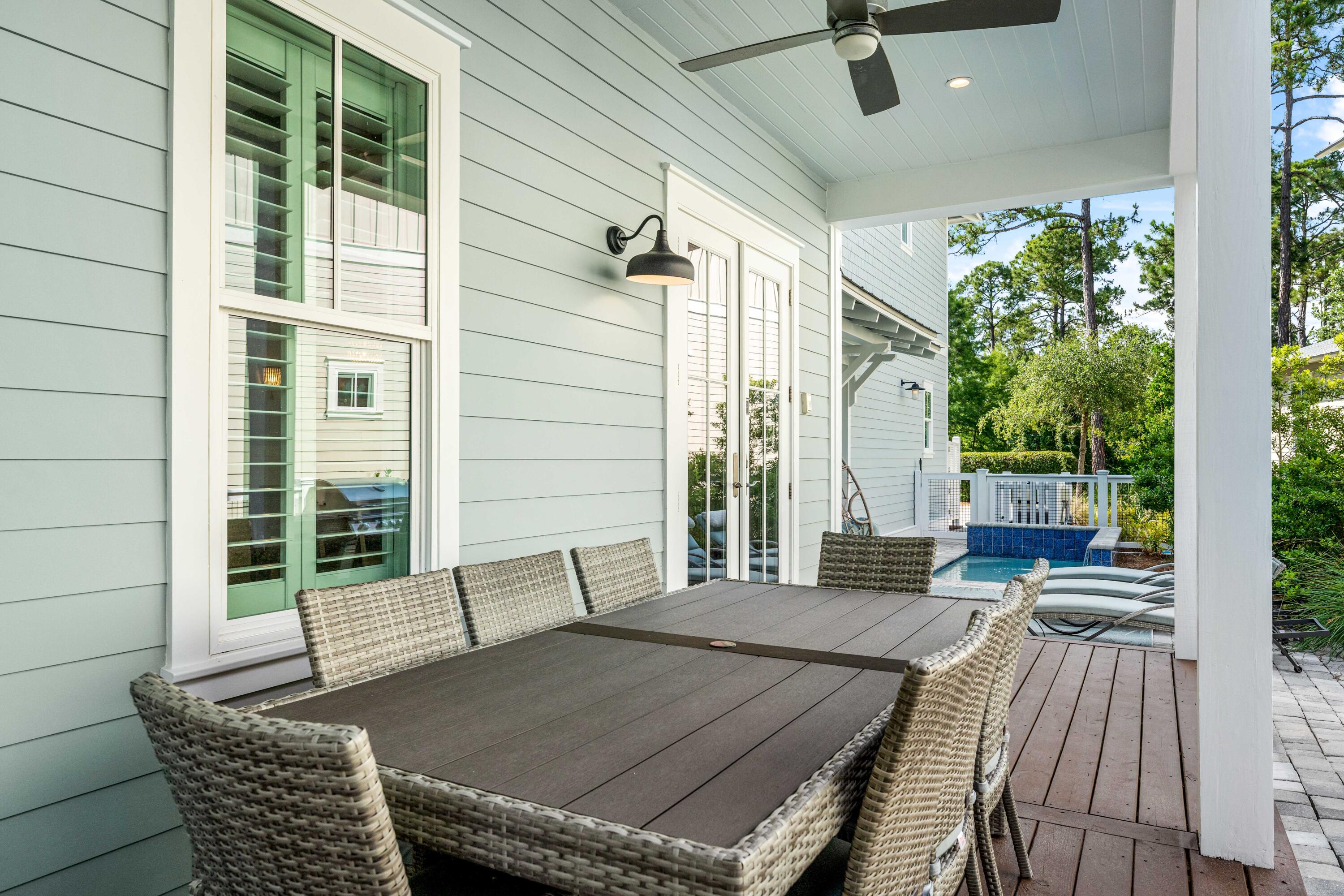 201 E Royal Fern Way