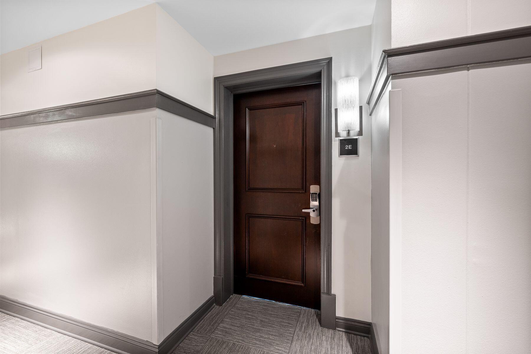 34 N Barrett Square, 2E