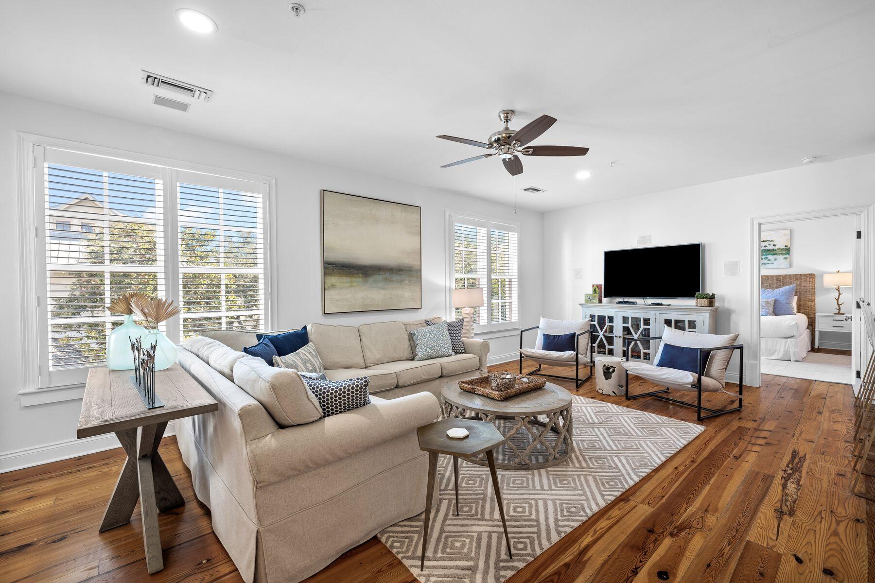 34 N Barrett Square, 2E