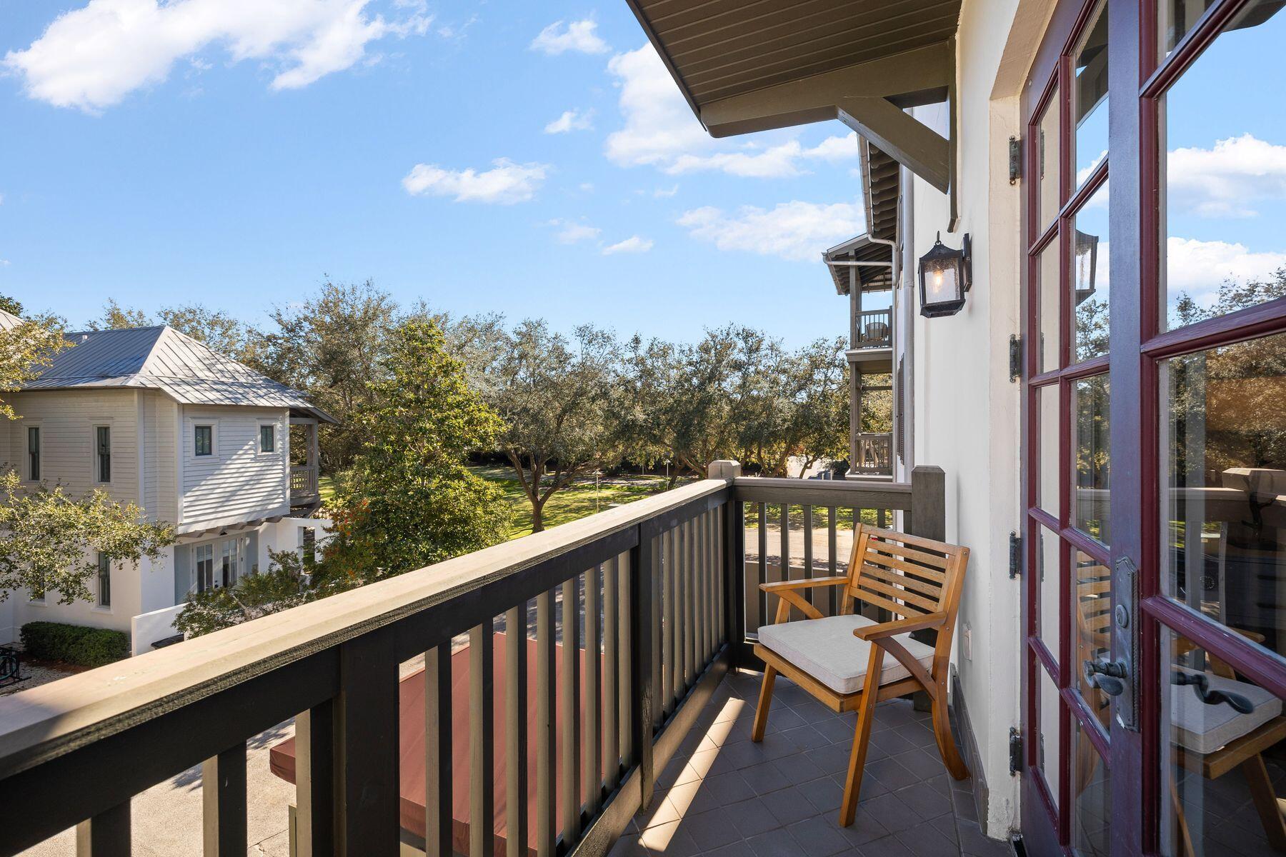 34 N Barrett Square, 2E