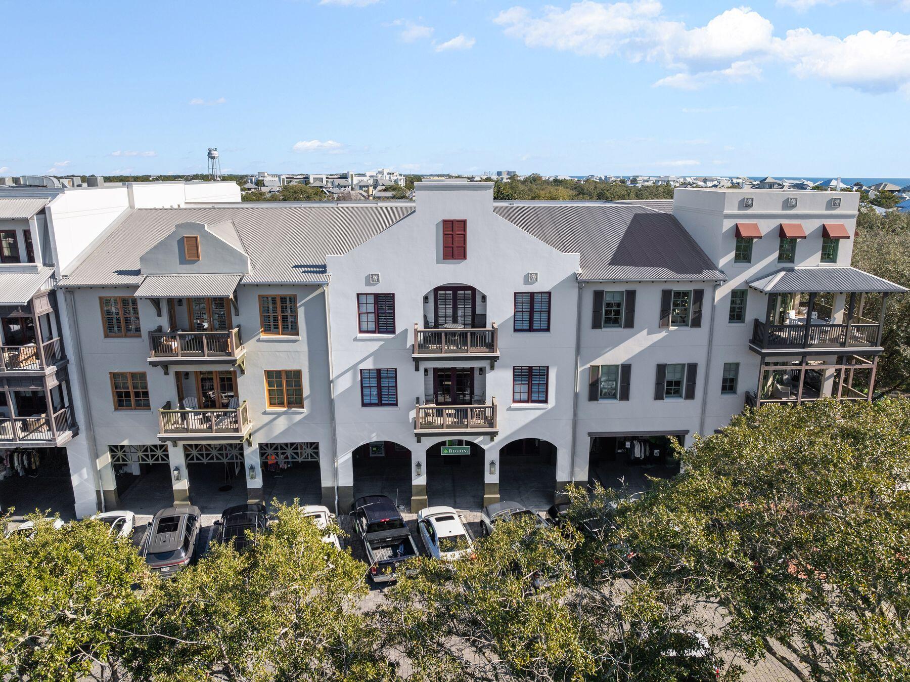 34 N Barrett Square, 2E