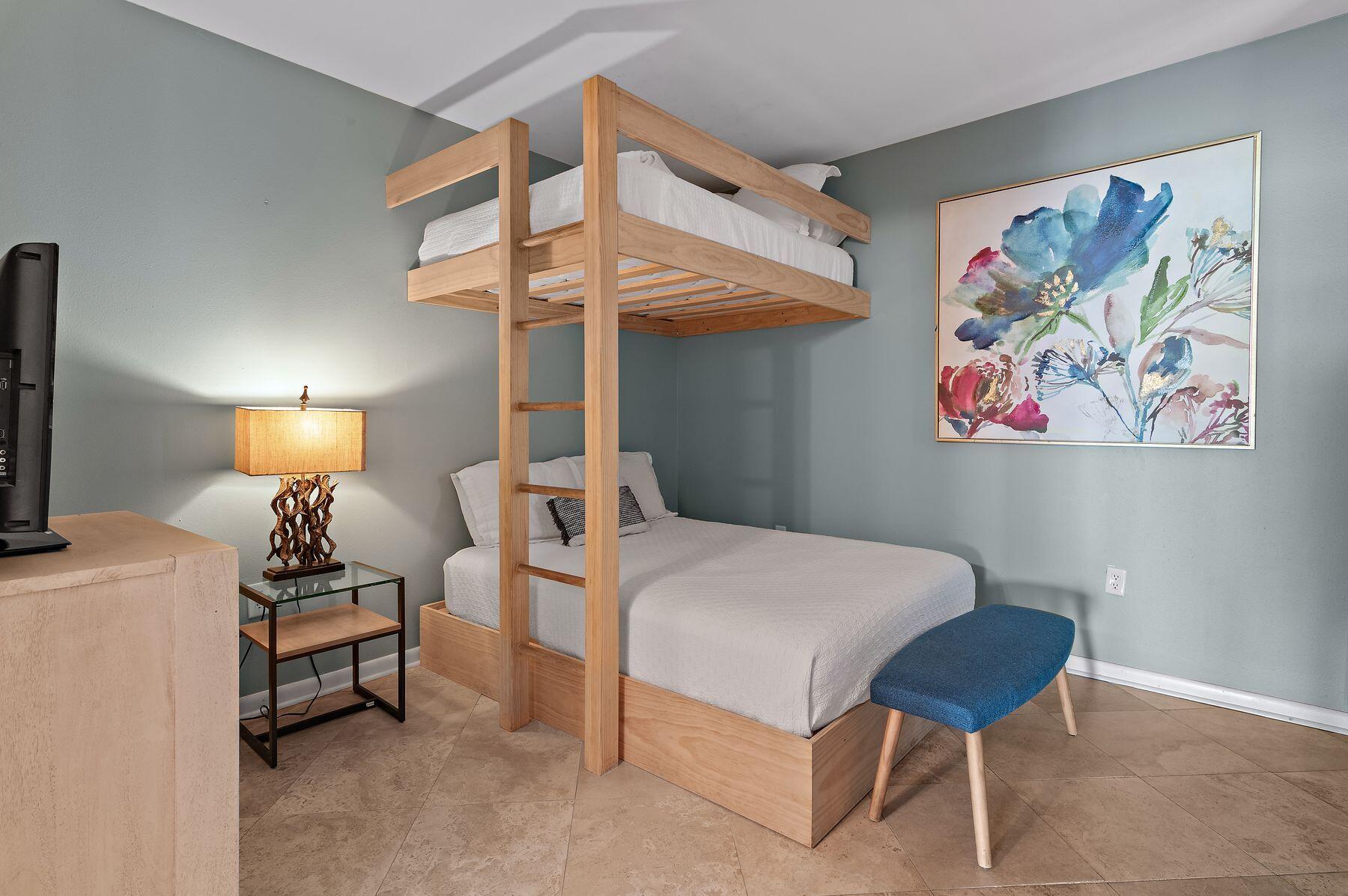 3722 E Co HWY 30A 6, 6