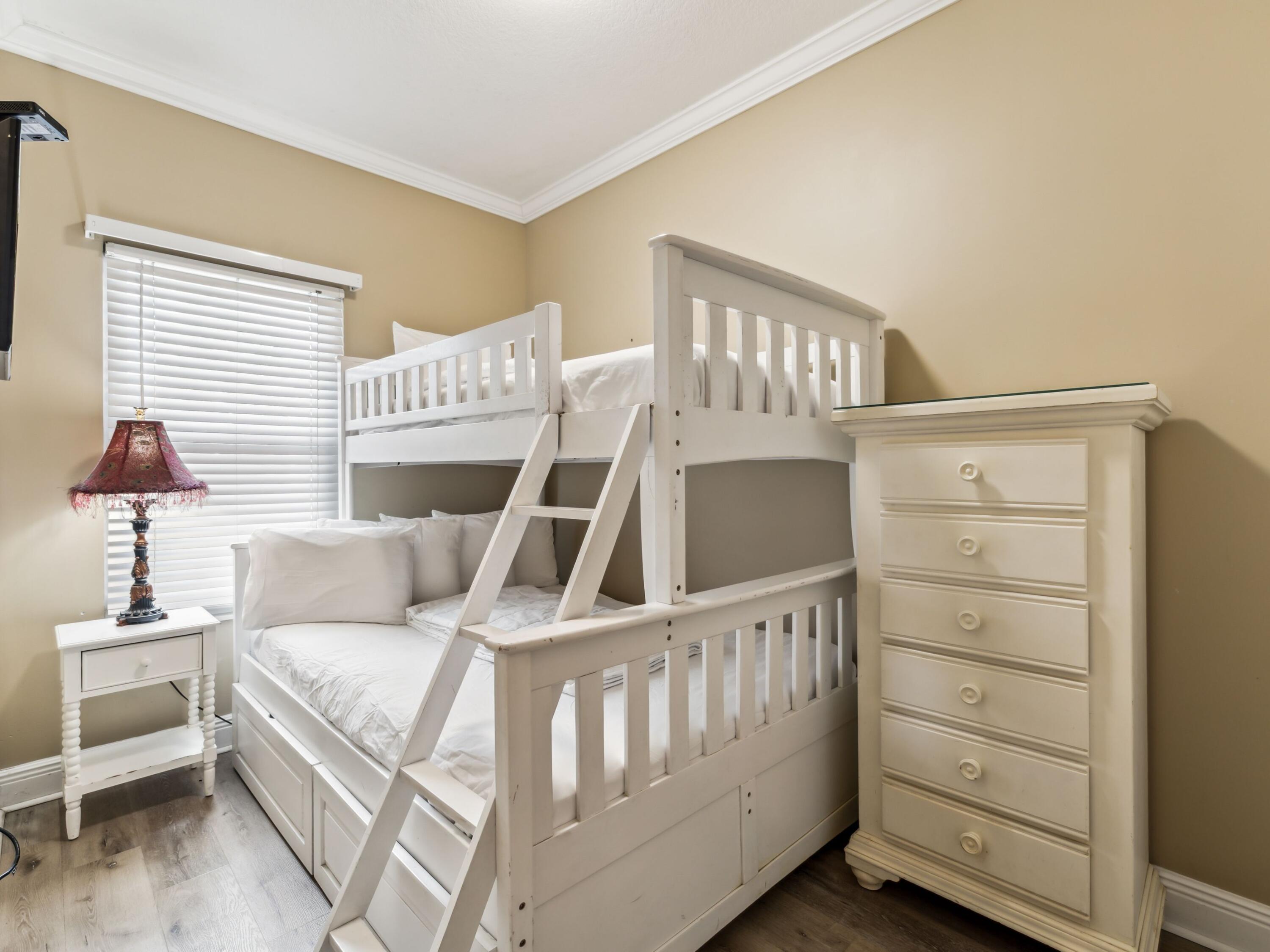 1111 Santa Rosa Boulevard, 101