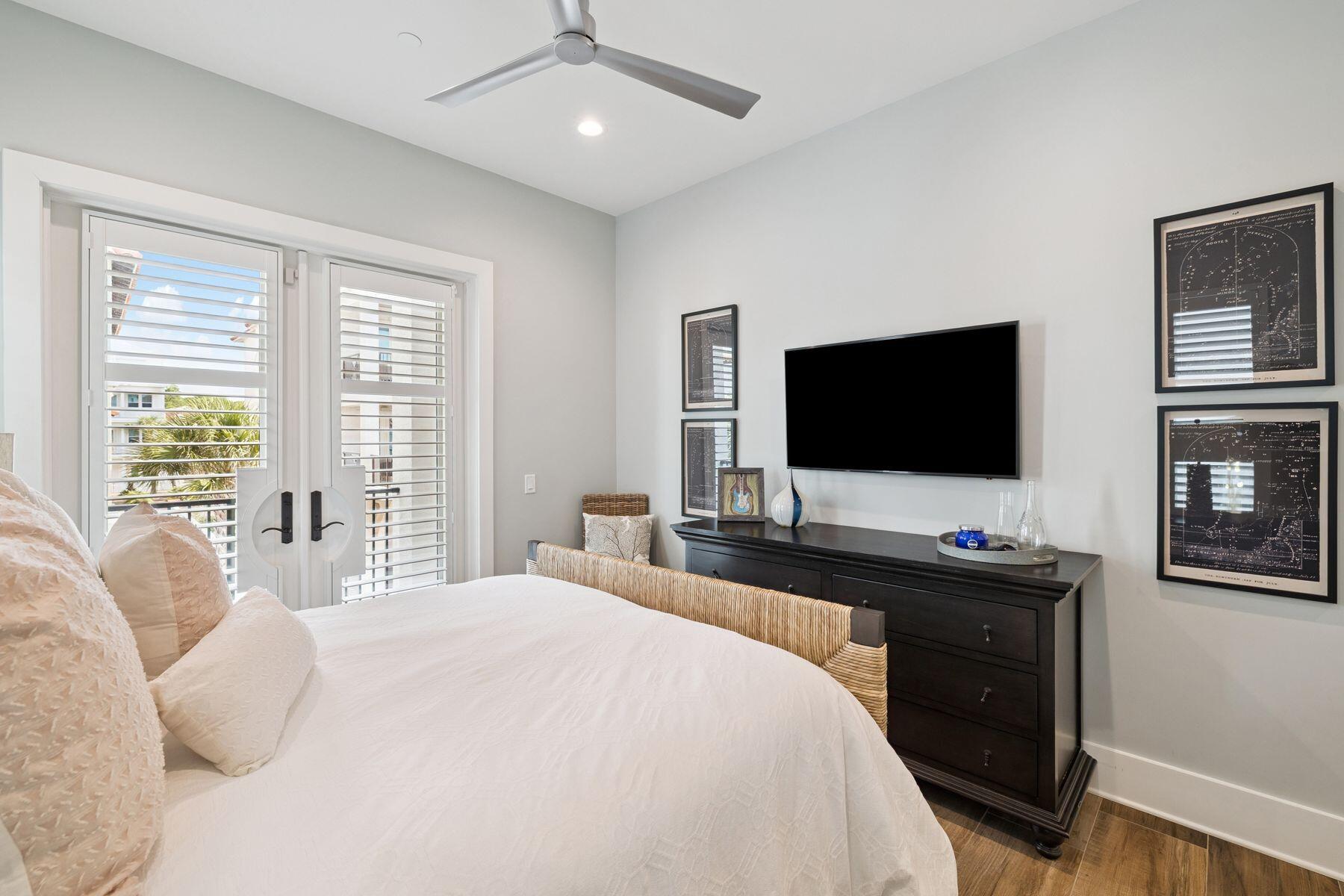 5055 W County Hwy 30A, 1010