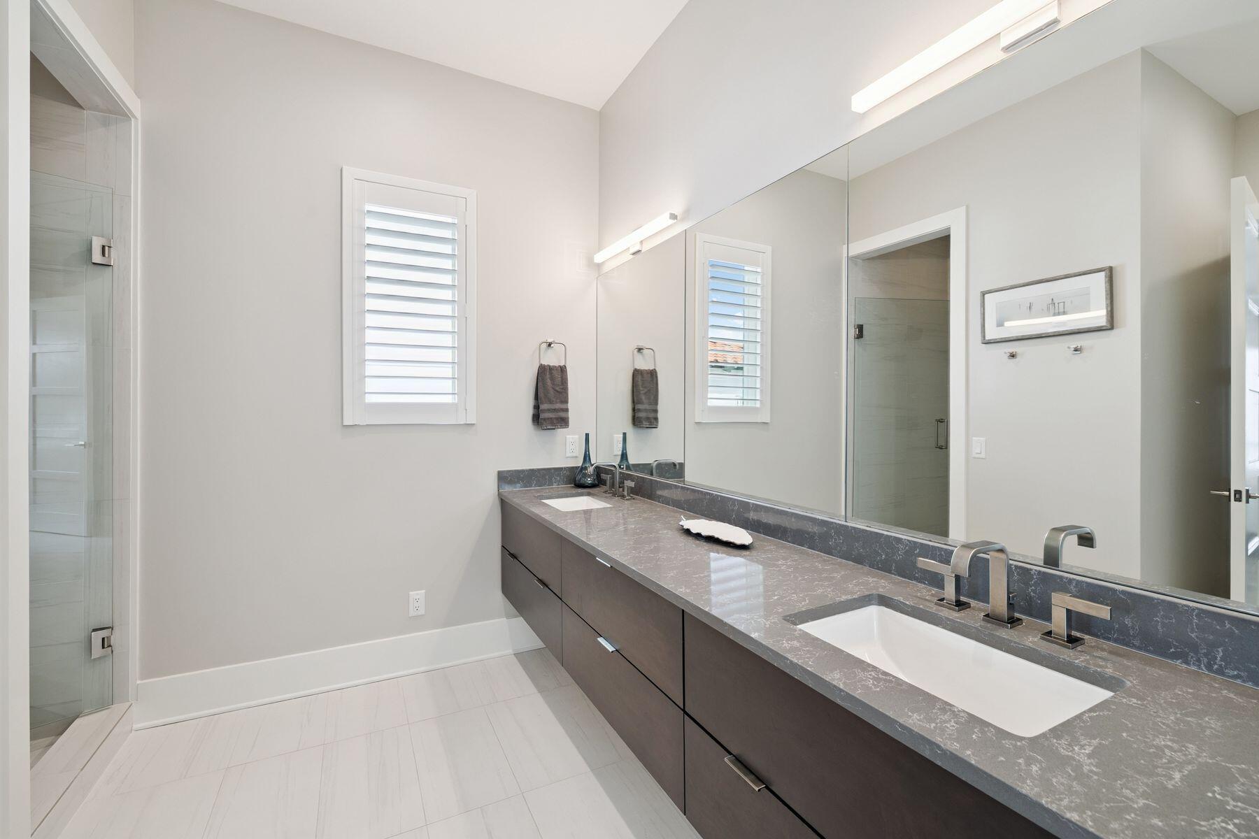 5055 W County Hwy 30A, 1010