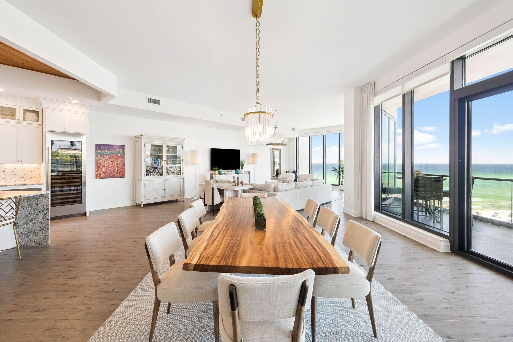 4463 W County Hwy 30A, 400