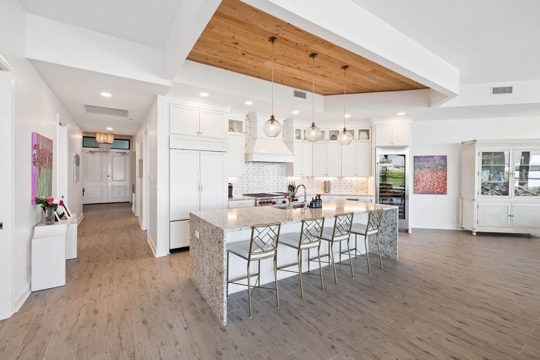 4463 W County Hwy 30A, 400