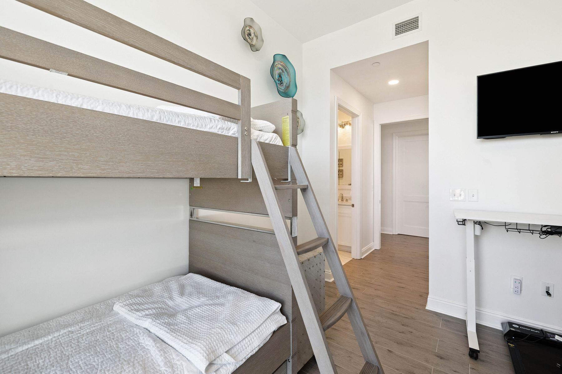 4463 W County Hwy 30A, 400