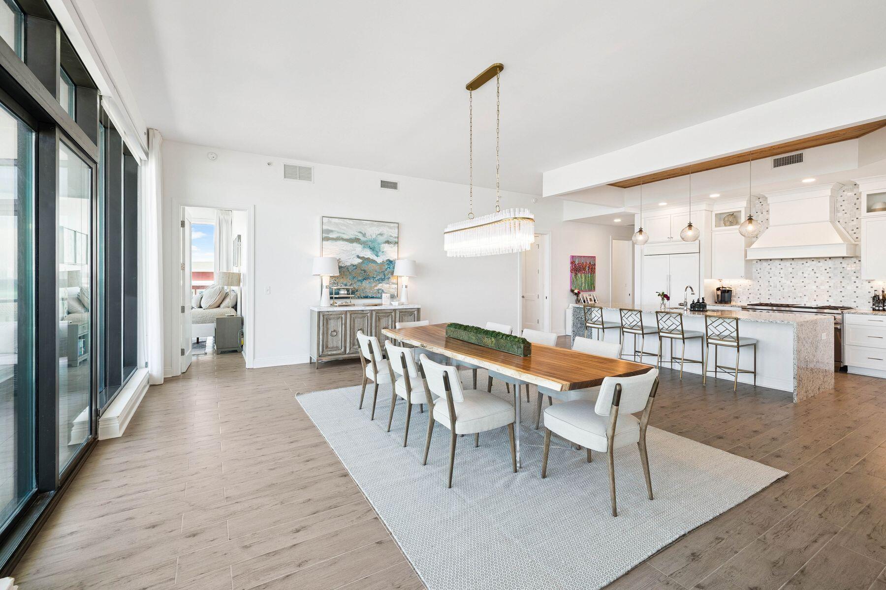 4463 W County Hwy 30A, 400