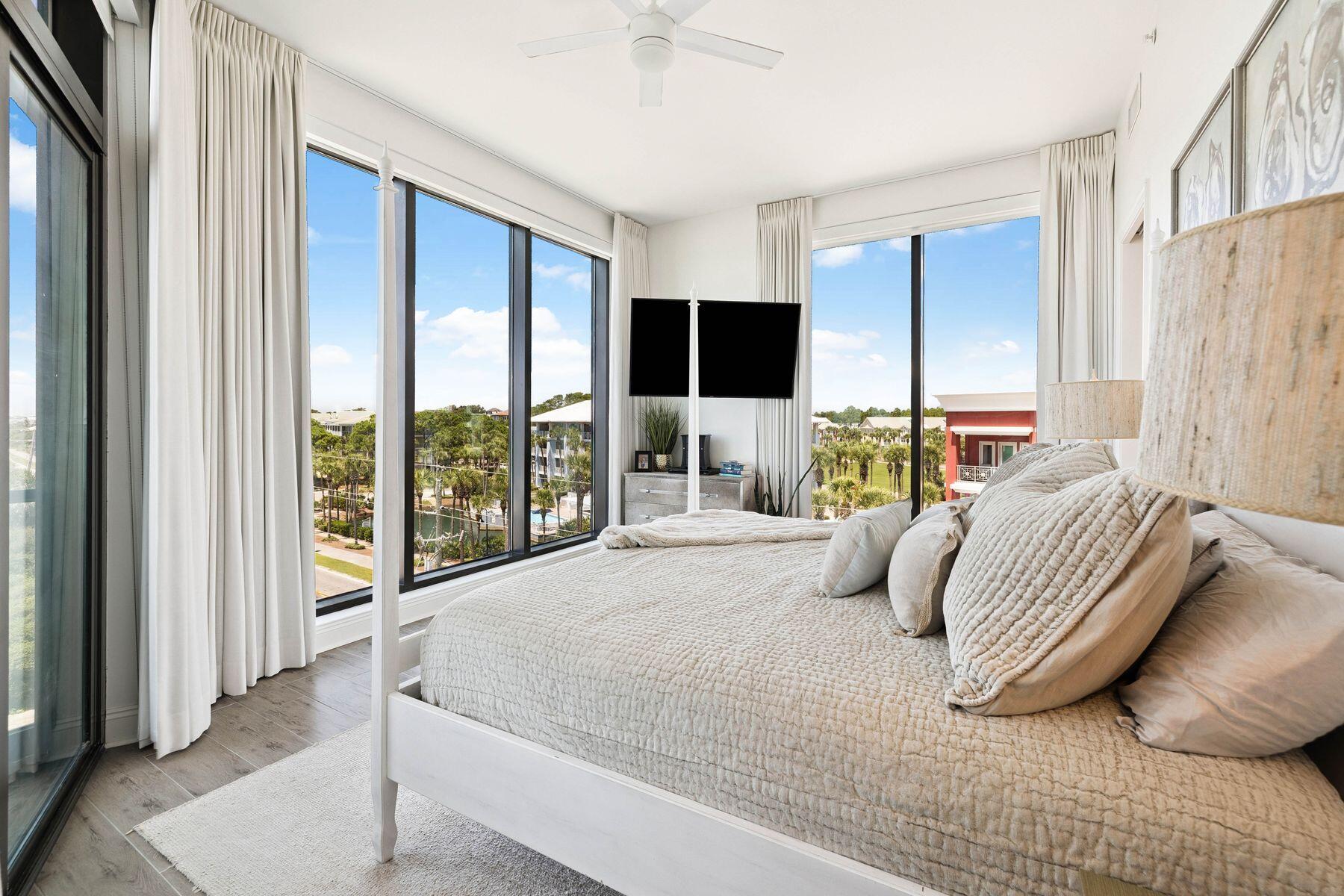 4463 W County Hwy 30A, 400