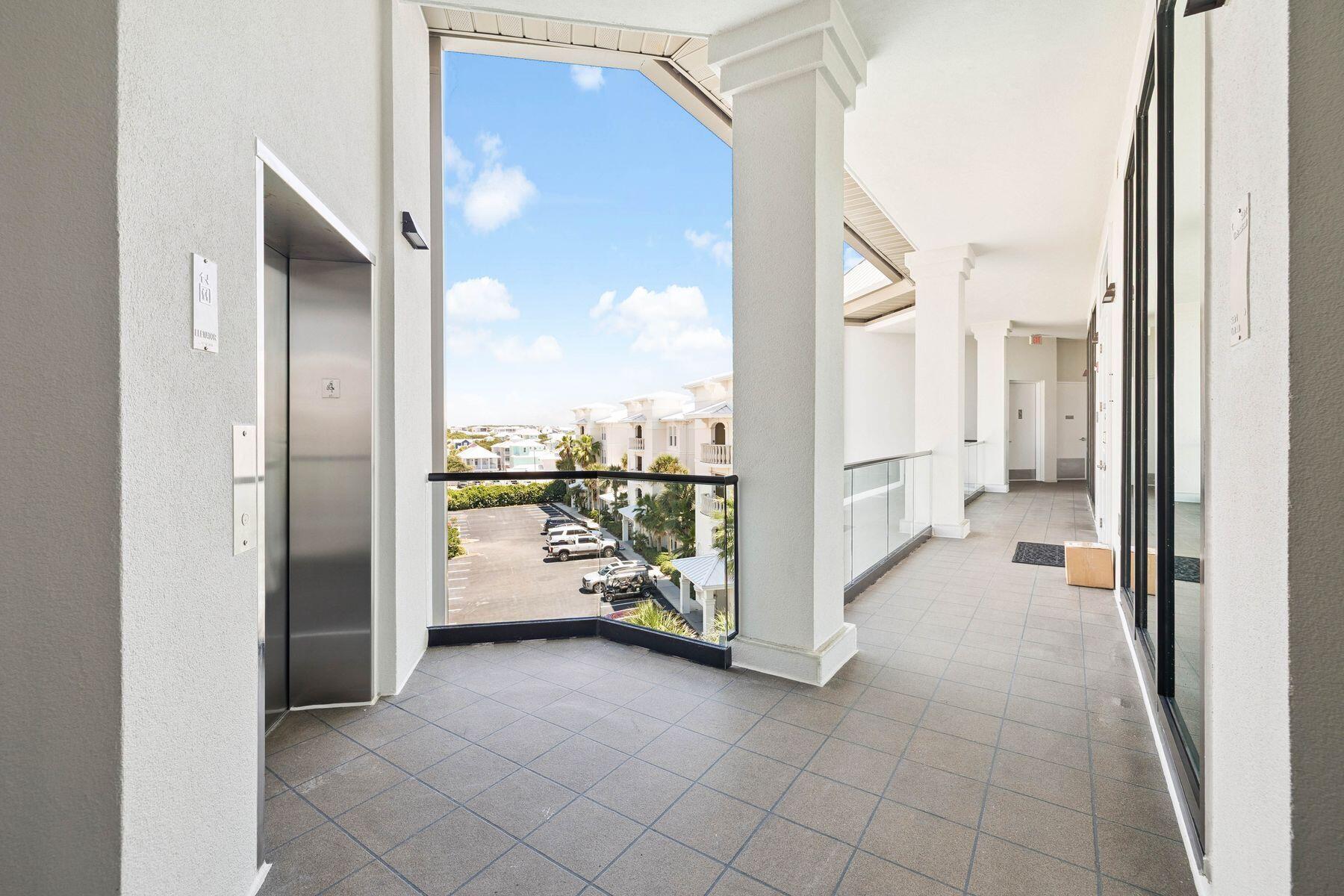 4463 W County Hwy 30A, 400