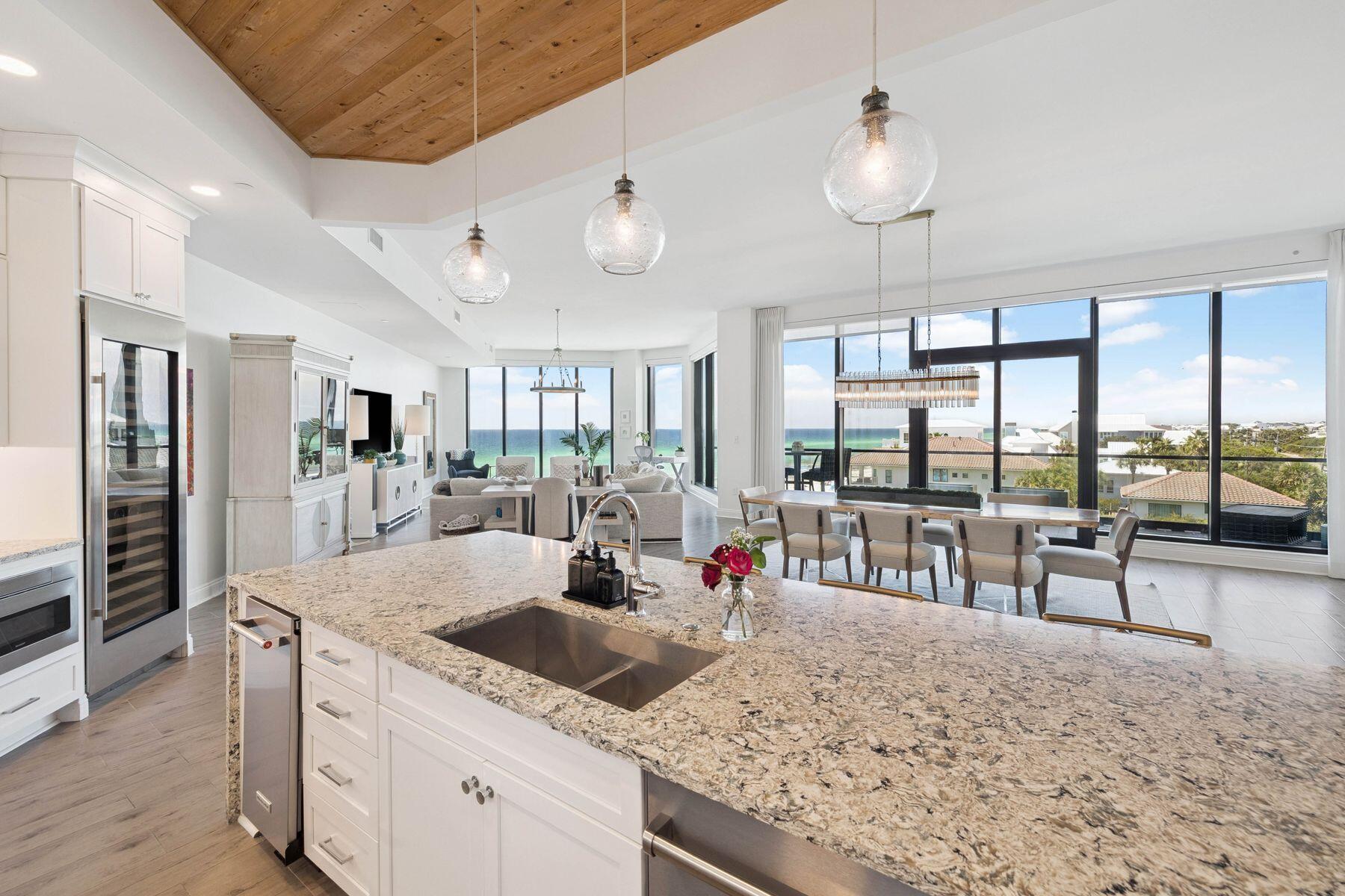 4463 W County Hwy 30A, 400