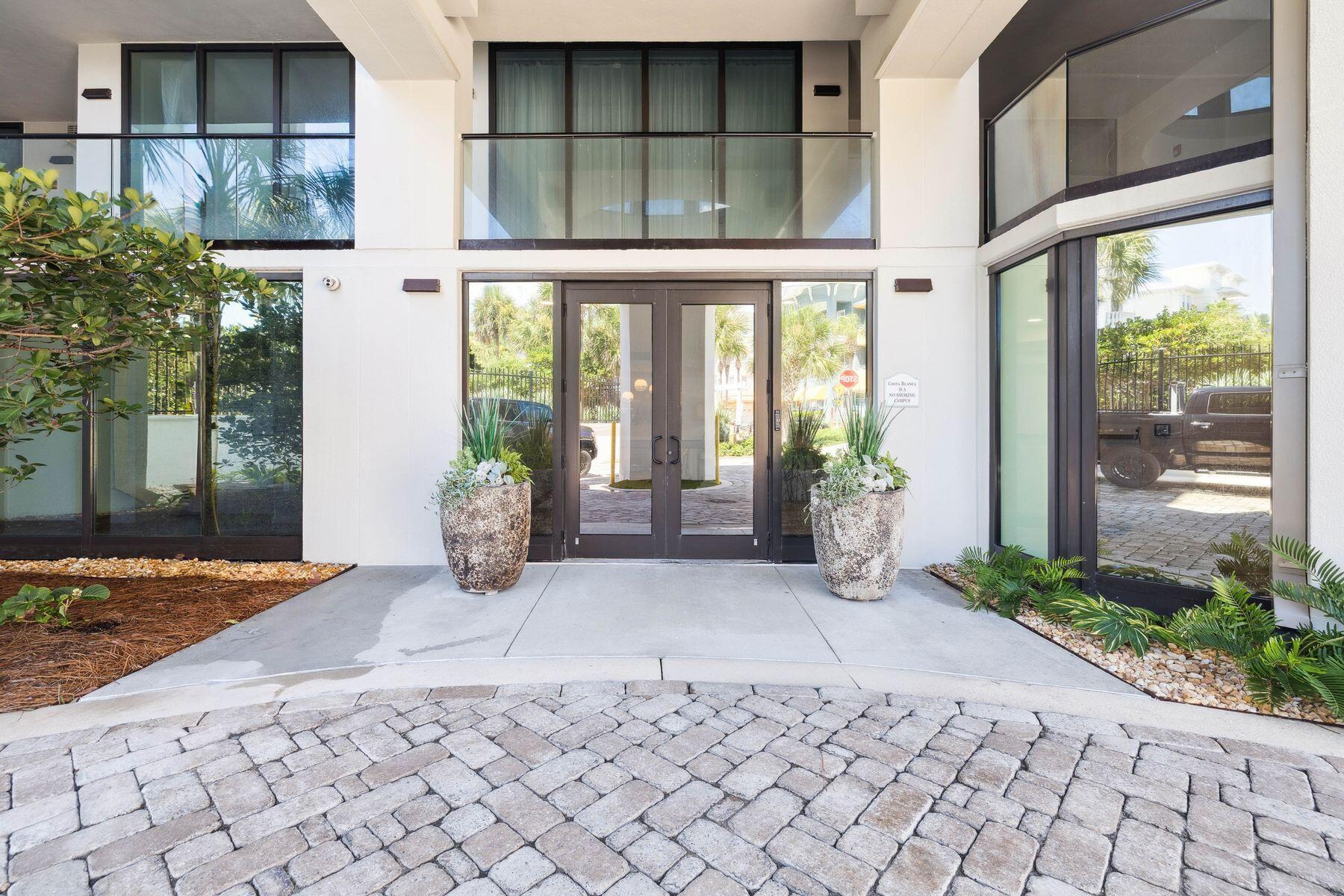 4463 W County Hwy 30A, 400