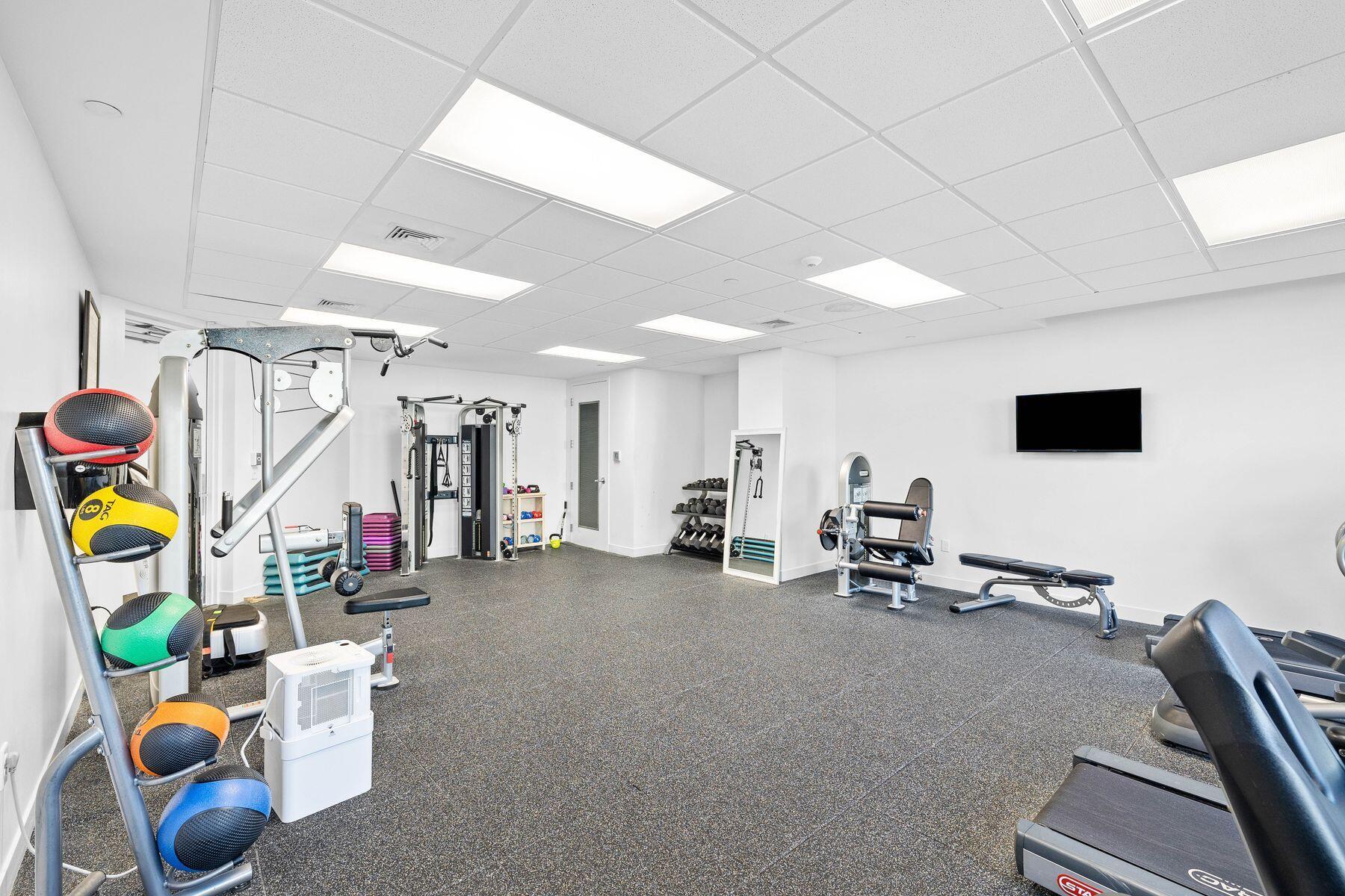 4463 W County Hwy 30A, 400