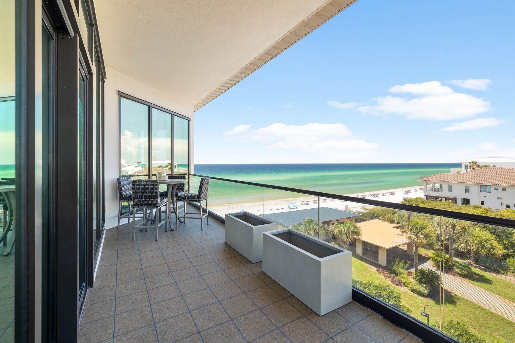 4463 W County Hwy 30A, 400