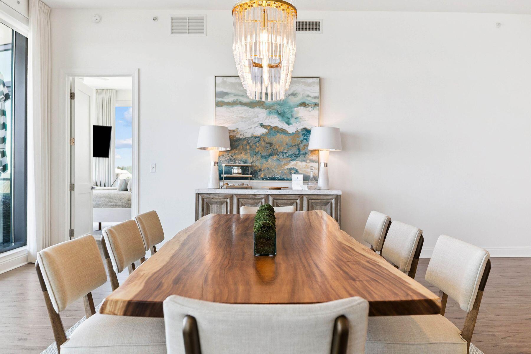 4463 W County Hwy 30A, 400