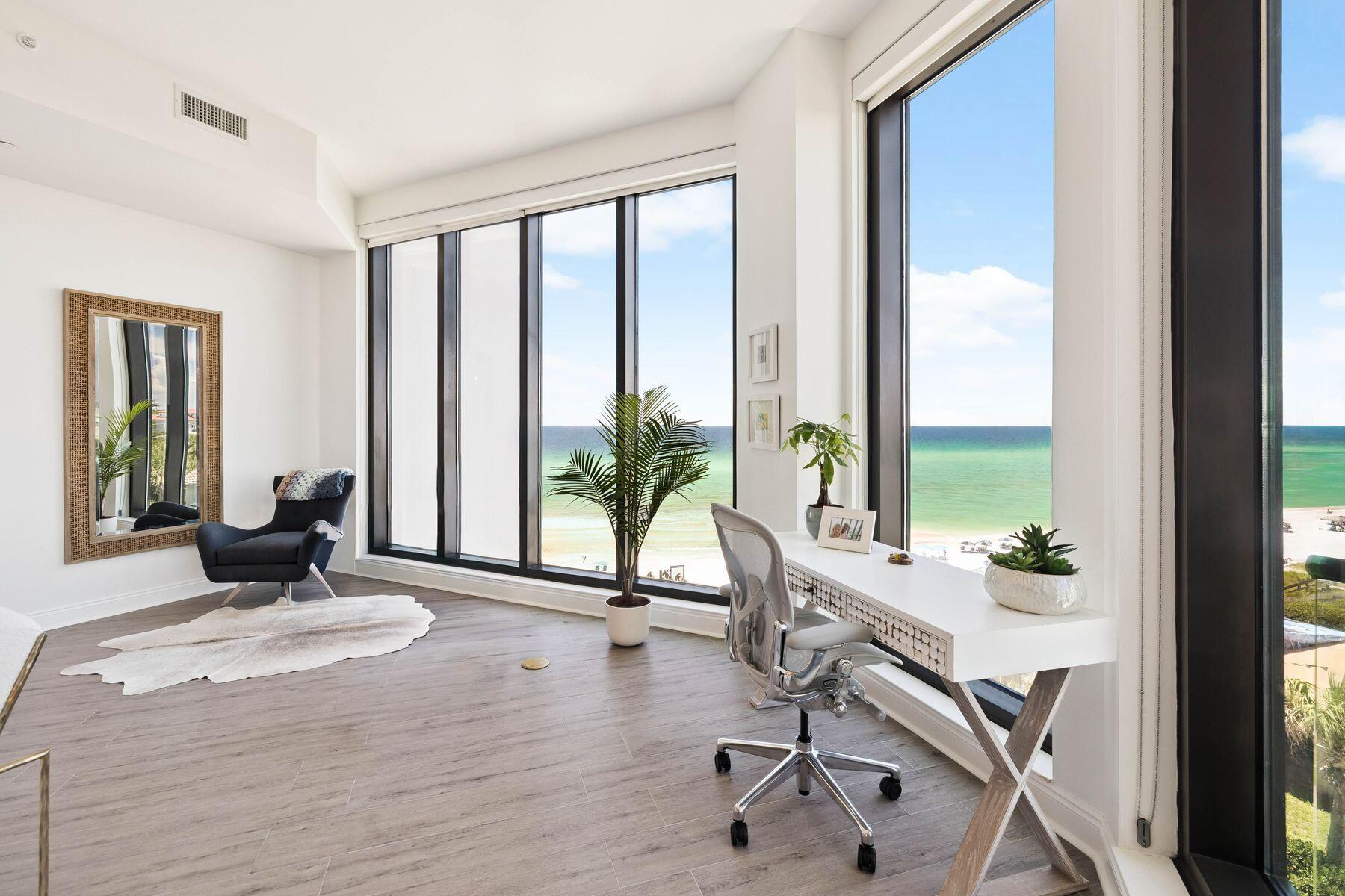 4463 W County Hwy 30A, 400