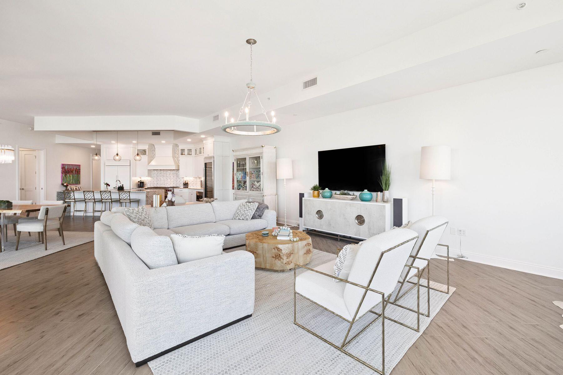 4463 W County Hwy 30A, 400