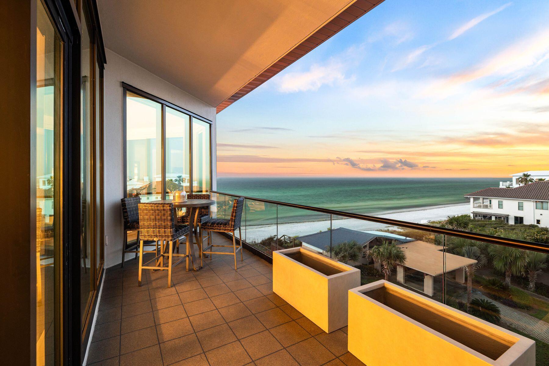 4463 W County Hwy 30A, 400