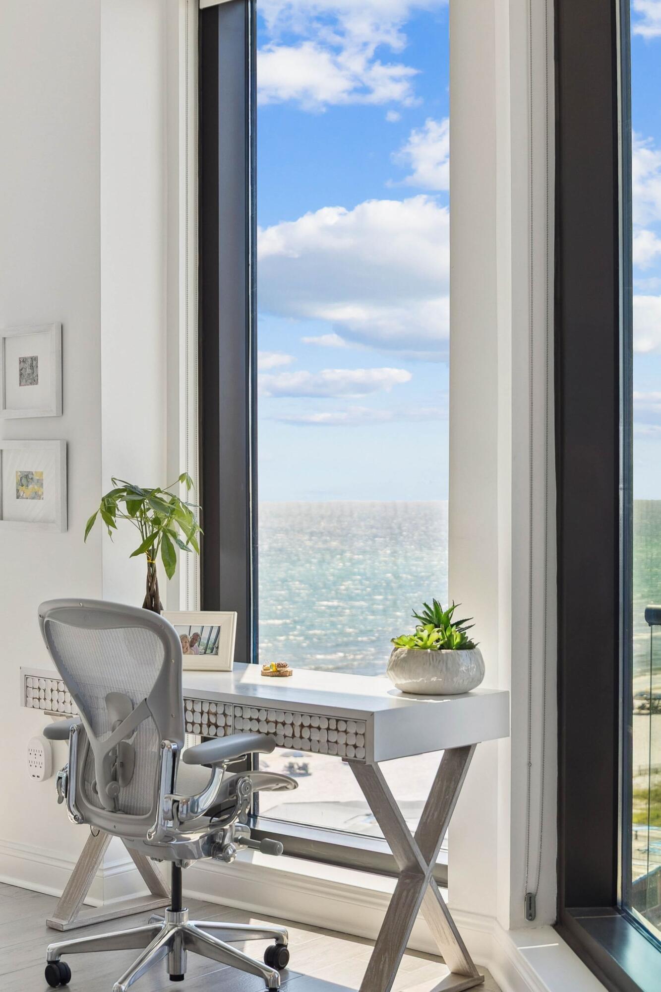 4463 W County Hwy 30A, 400