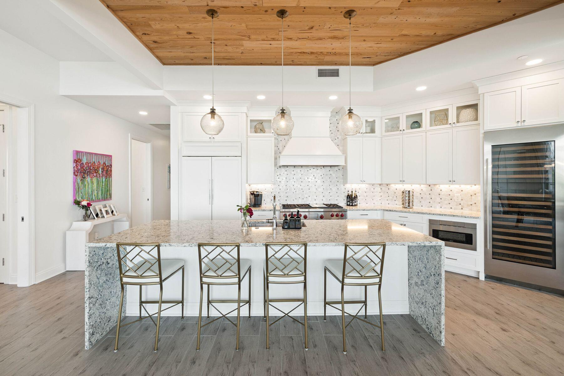 4463 W County Hwy 30A, 400