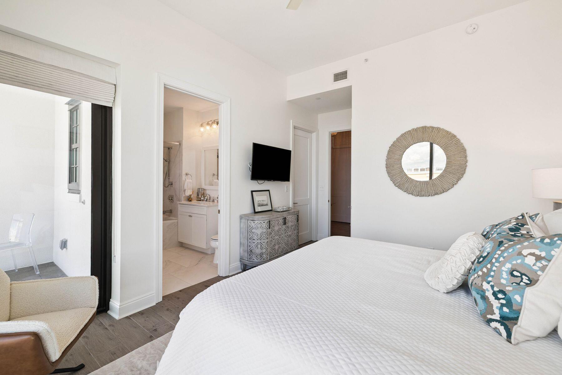 4463 W County Hwy 30A, 400