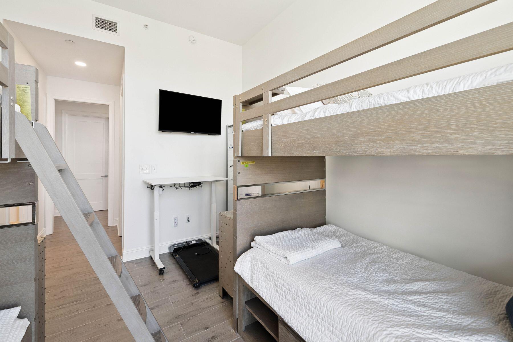 4463 W County Hwy 30A, 400