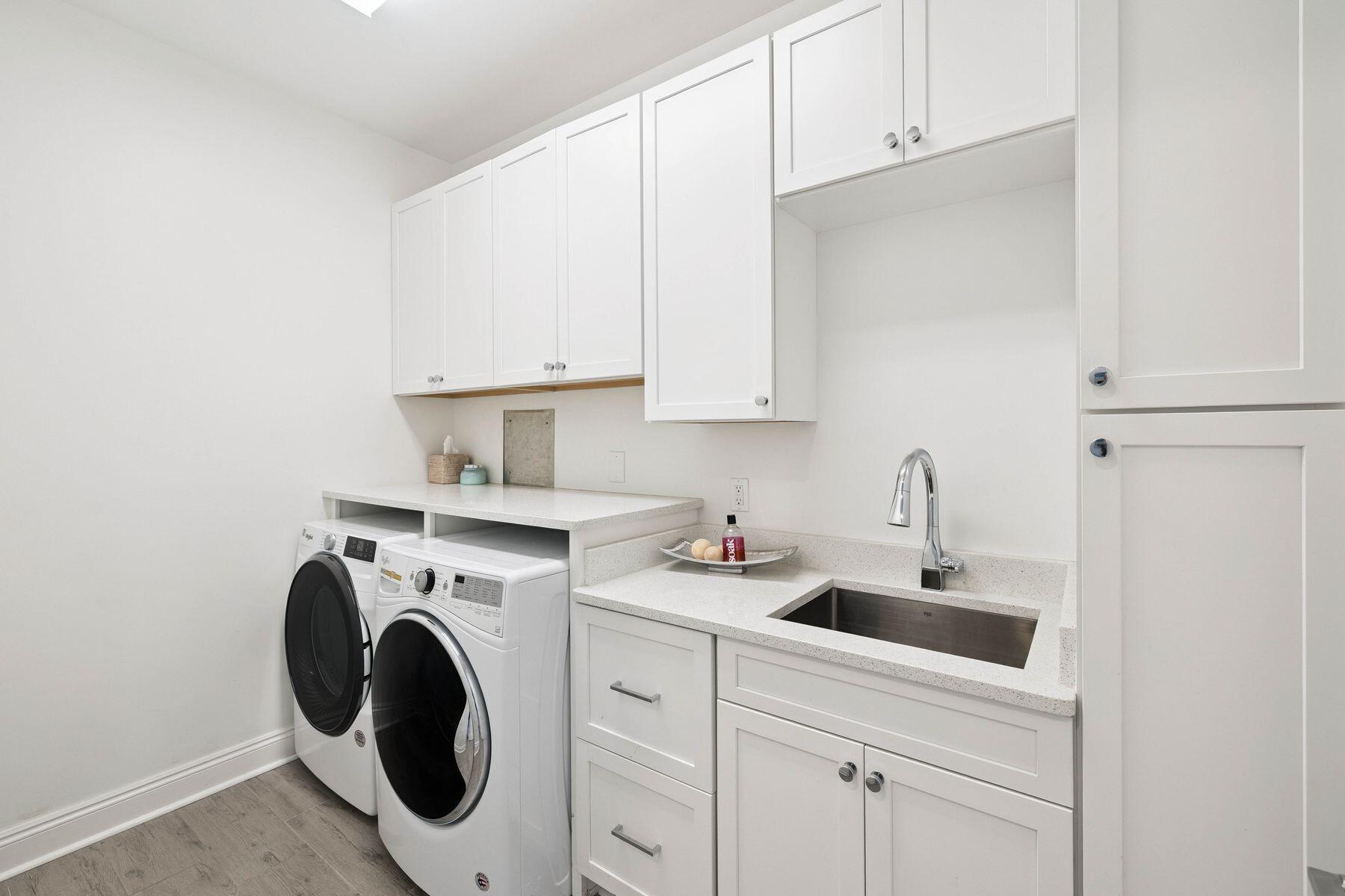 4463 W County Hwy 30A, 400